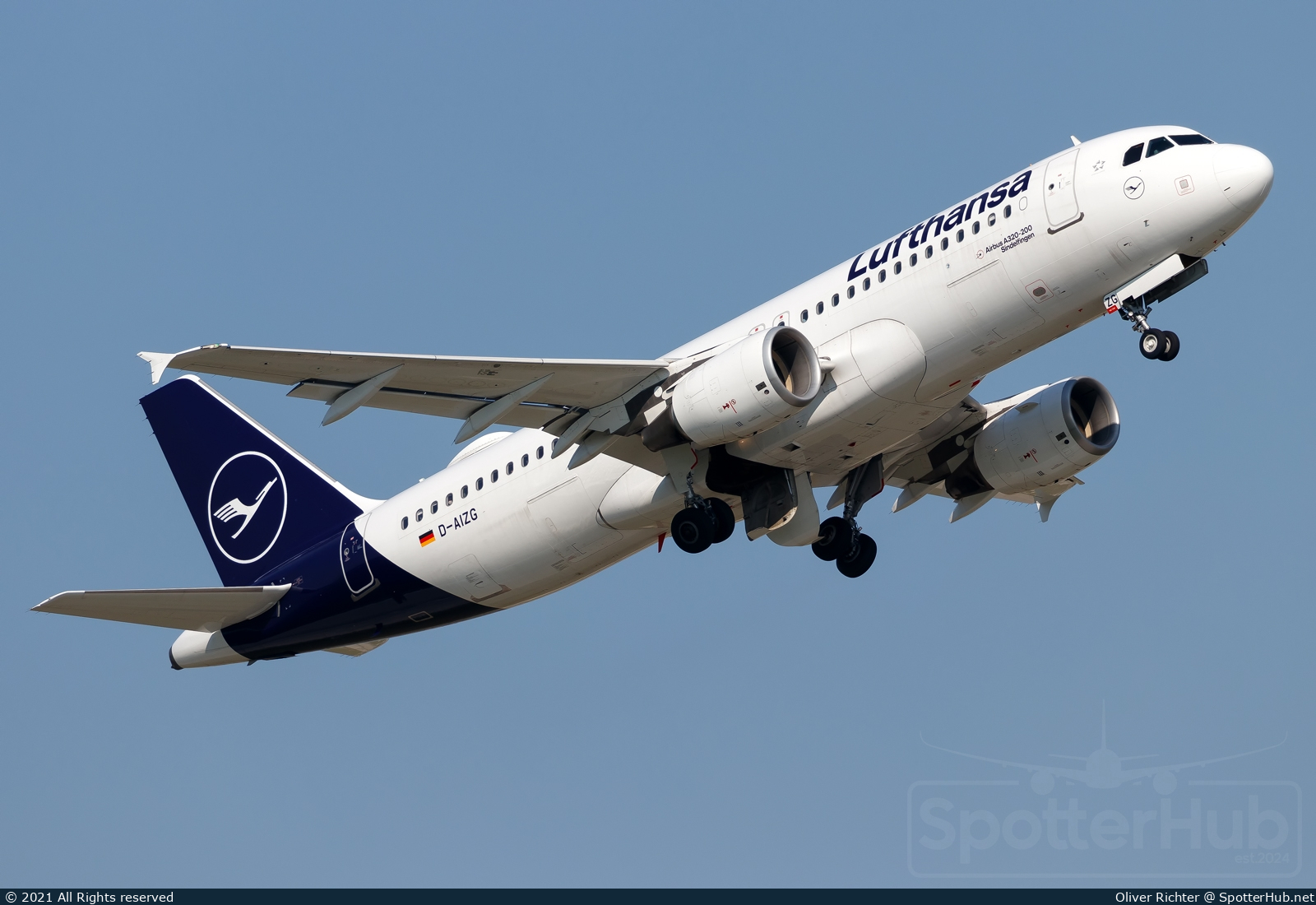 Photo of D-AIZG - Airbus A320-214 operated by Lufthansa