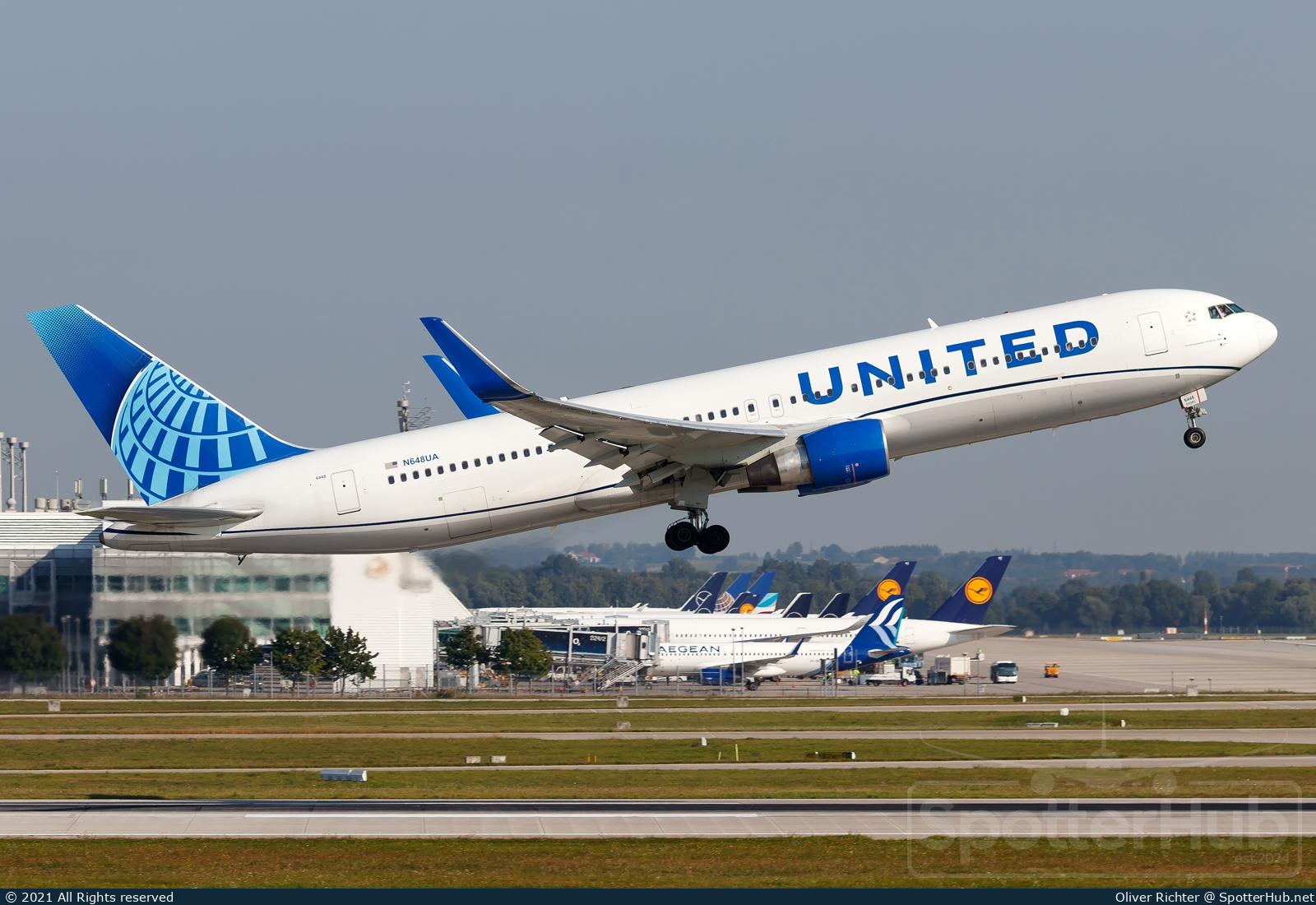 Photo of N648UA - Boeing 767-322(ER) operated by United Airlines