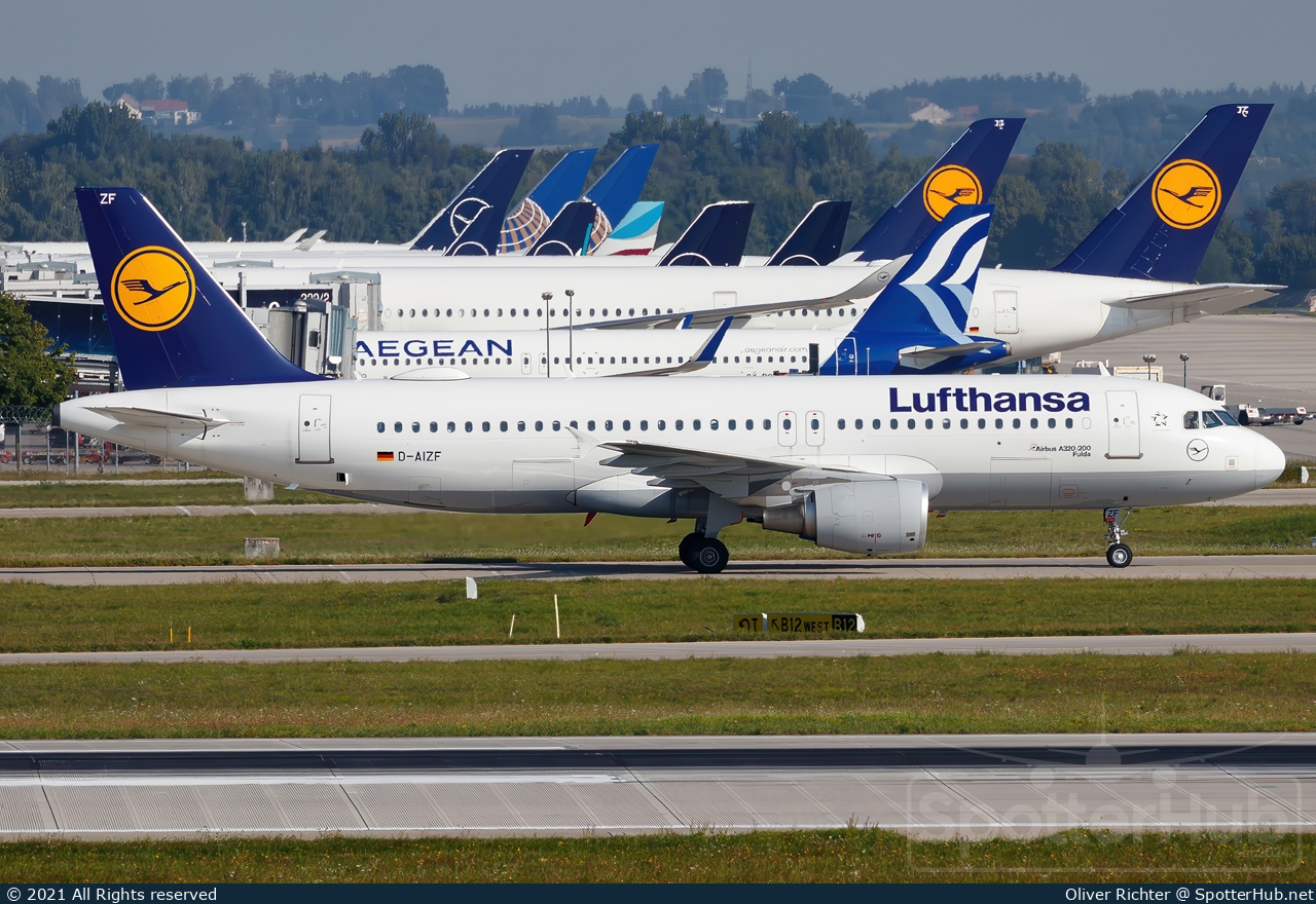 Photo of D-AIZF - Airbus A320-214 operated by Lufthansa