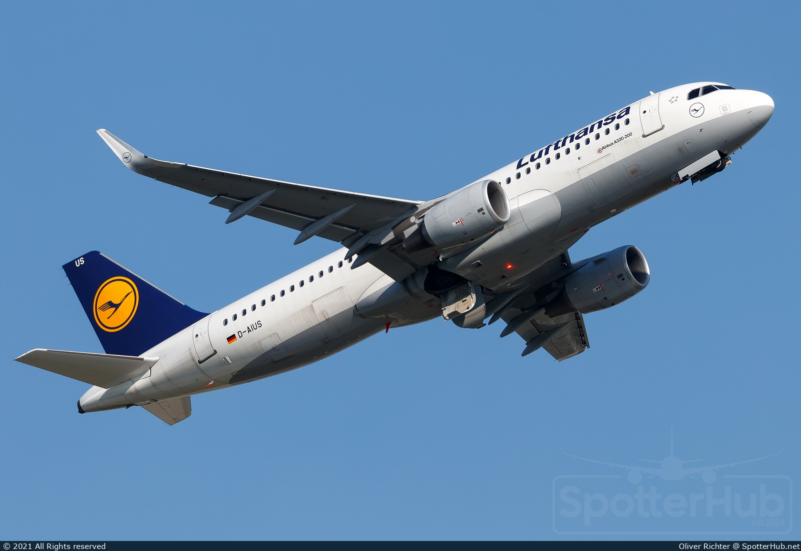 Photo of D-AIUS - Airbus A320-214 operated by Lufthansa