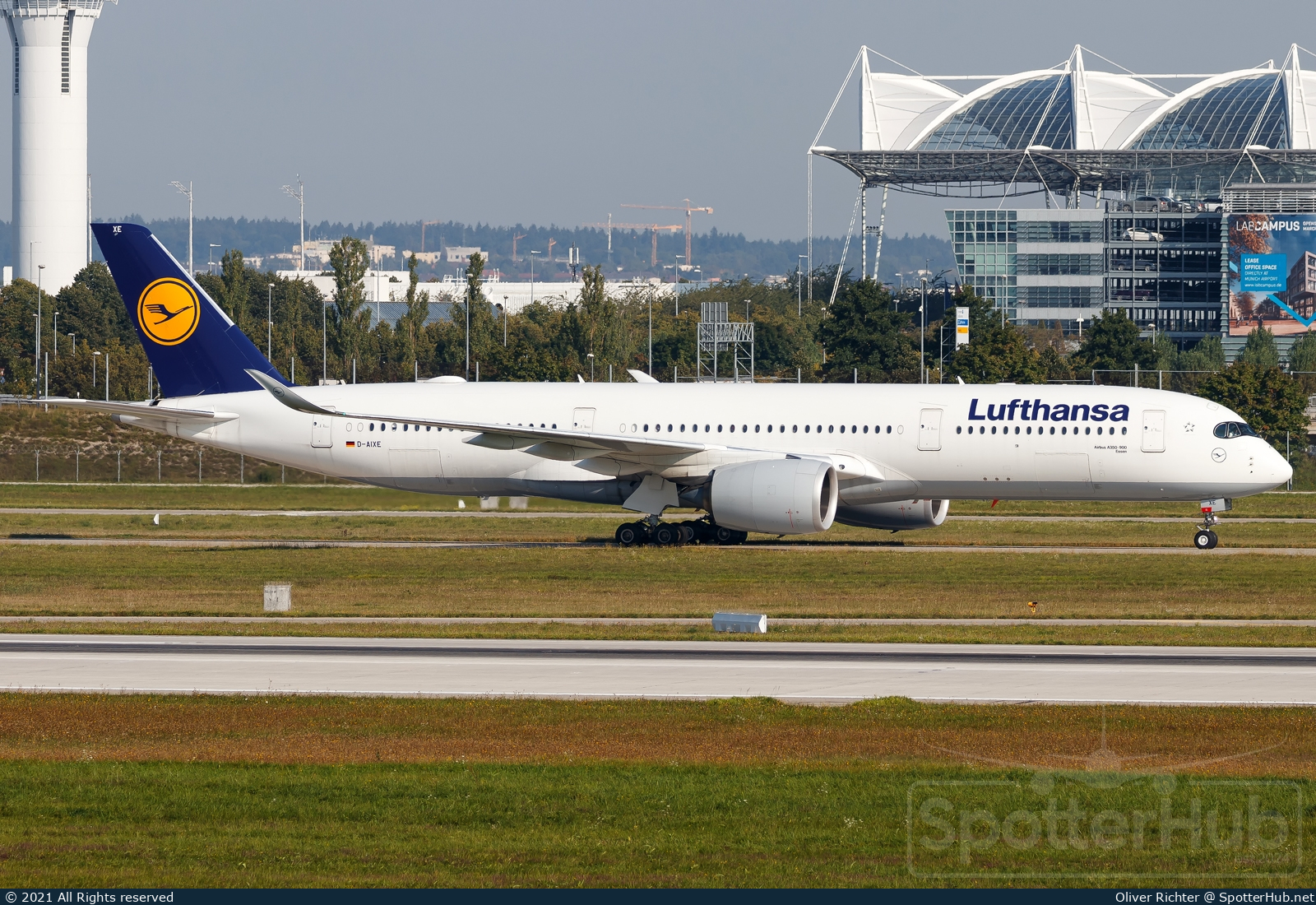 Photo of D-AIXE - Airbus A350-941 operated by Lufthansa