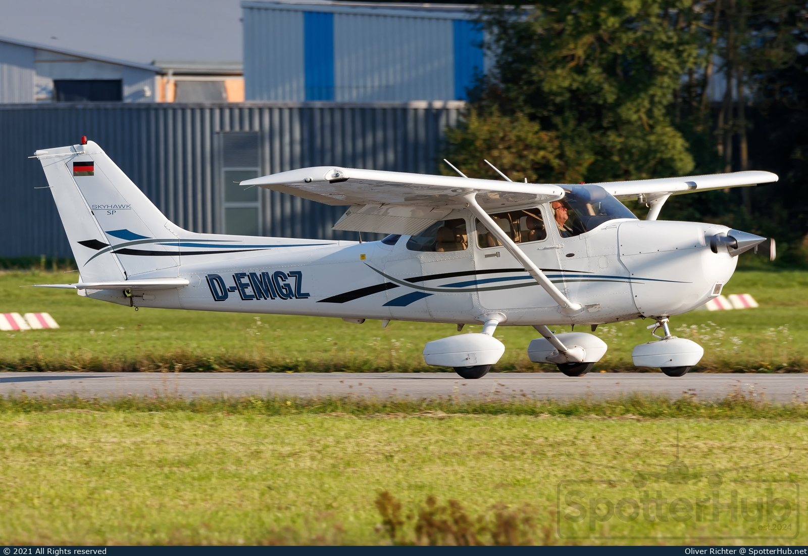 Photo of D-EMGZ - Cessna 172S Skyhawk SP operated by Luftsportverein Landshut