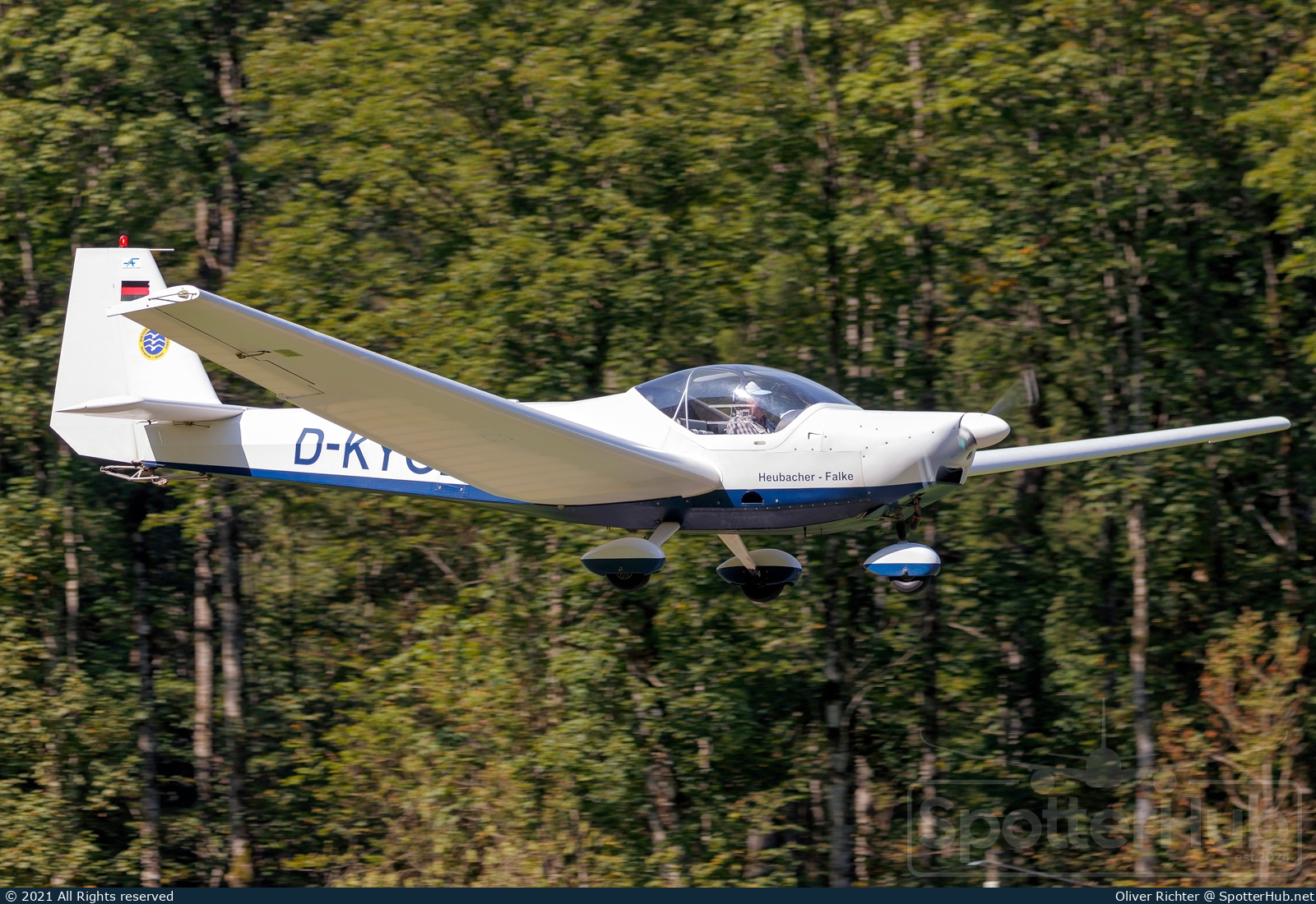 Photo of D-KYGL - Scheibe SF 25C Heubacher-Falke operated by Deutsche Alpensegelflugschule Unterwössen