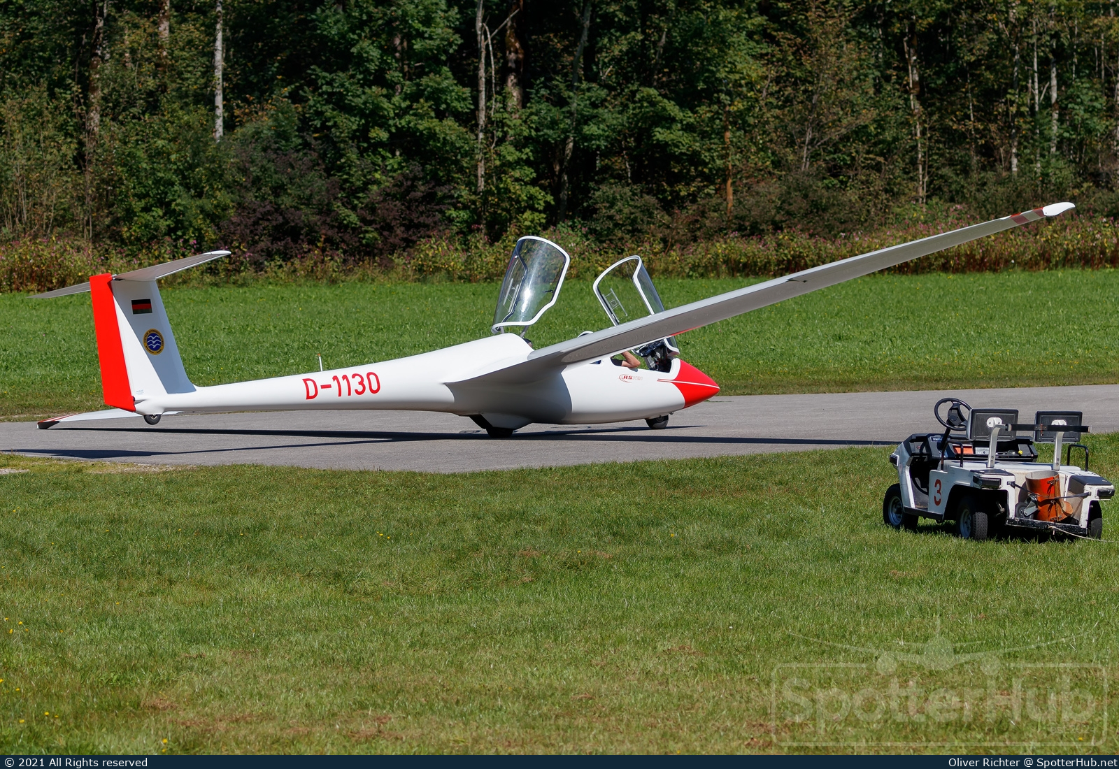 Photo of D-1130 - Schleicher ASK 21 operated by Deutsche Alpensegelflugschule Unterwössen