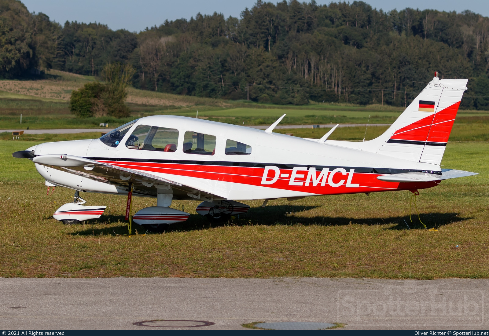 Photo of D-EMCL - Piper PA-28-151 Cherokee Warrior operated by Private
