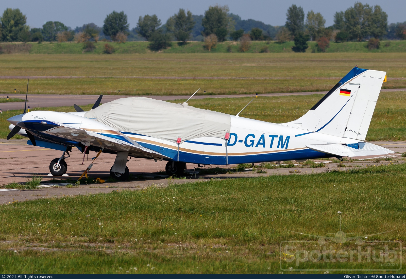 Photo of D-GATM - Piper PA-34-220T Seneca V operated by Private