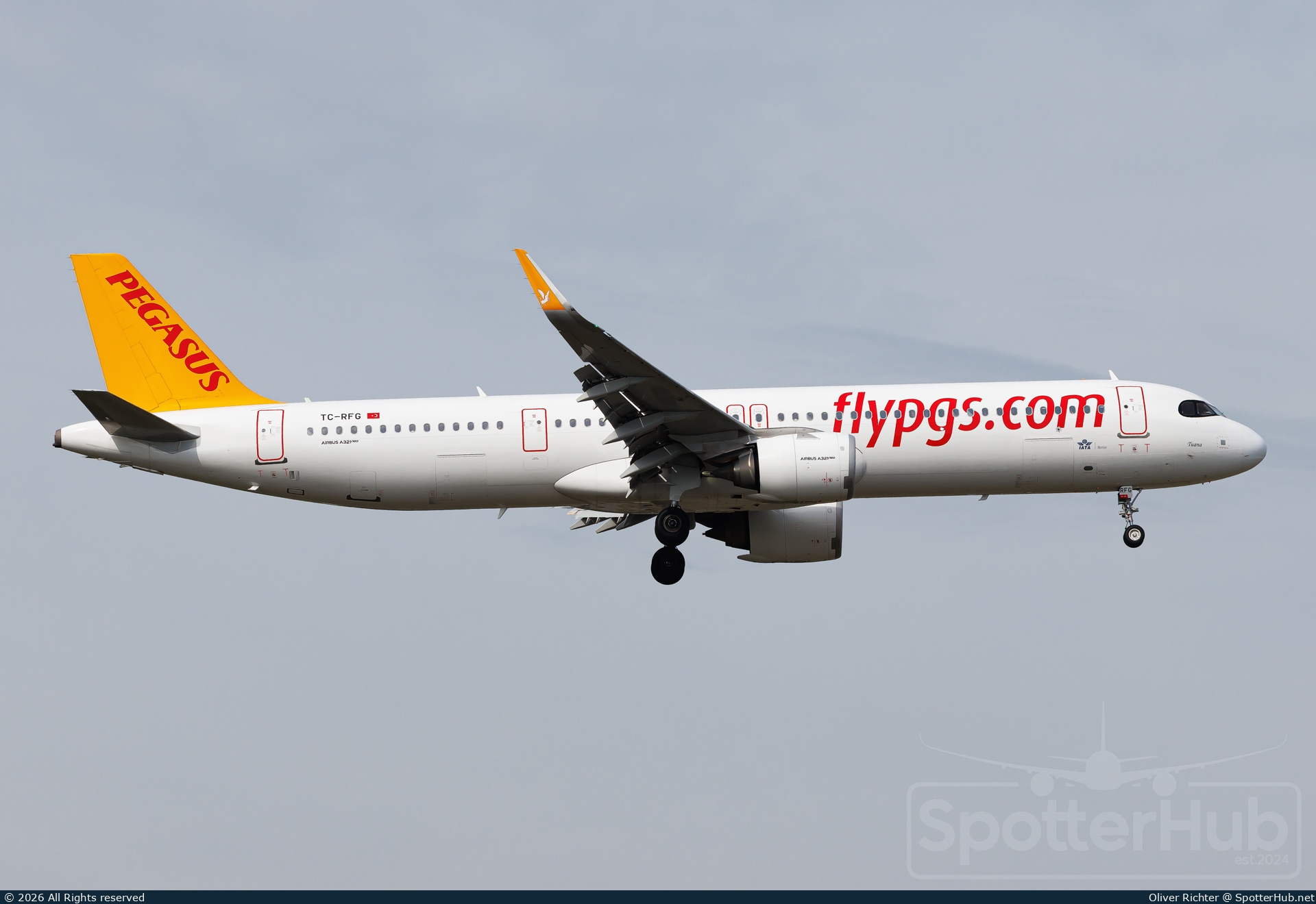 Photo of TC-RFG - Airbus A321-251NX operated by Pegasus Airlines