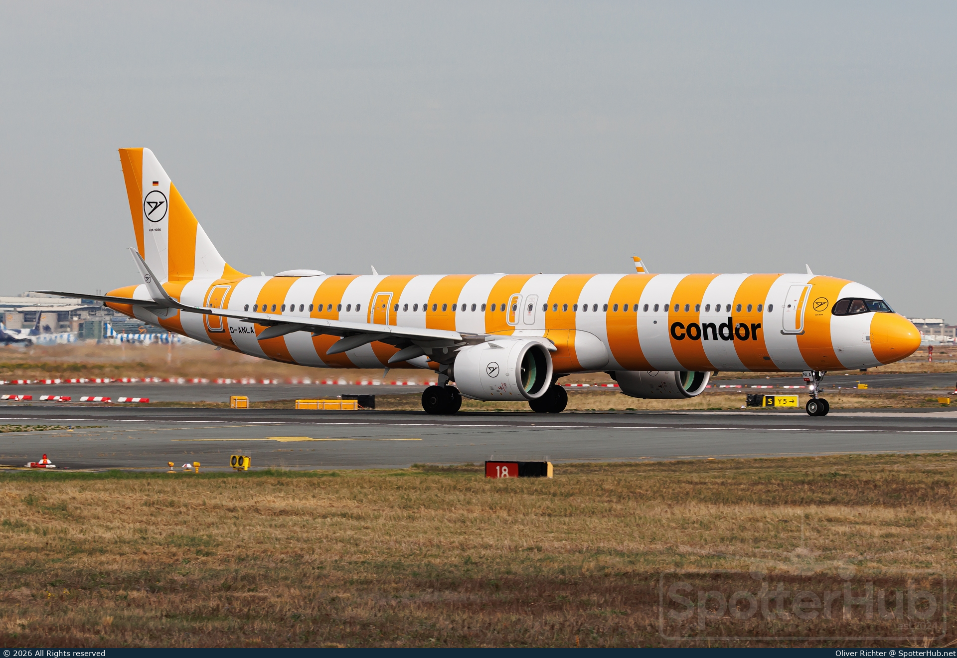 Photo of D-ANLA - Airbus A321-271NX operated by Condor