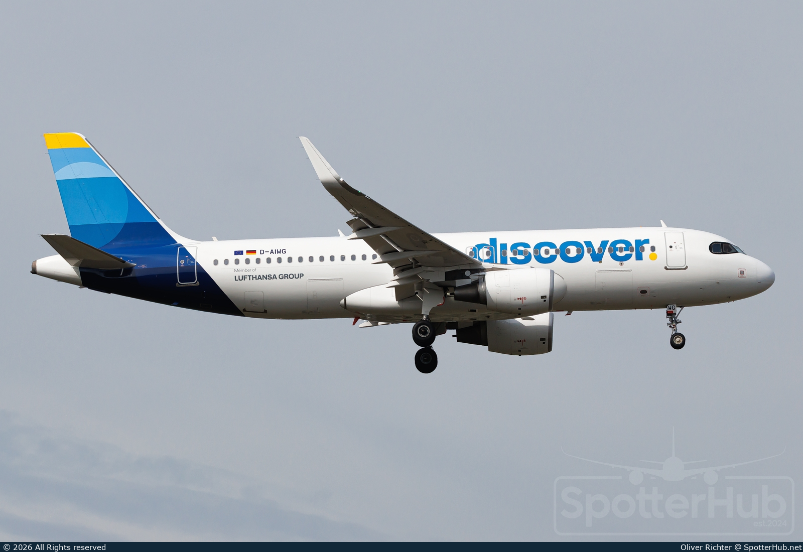 Photo of D-AIWG - Airbus A320-214 operated by Discover Airlines