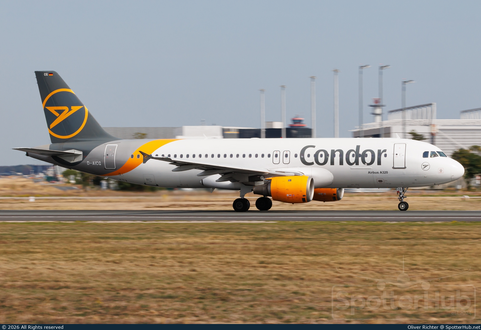 Photo of D-AICG - Airbus A320-212 operated by Condor
