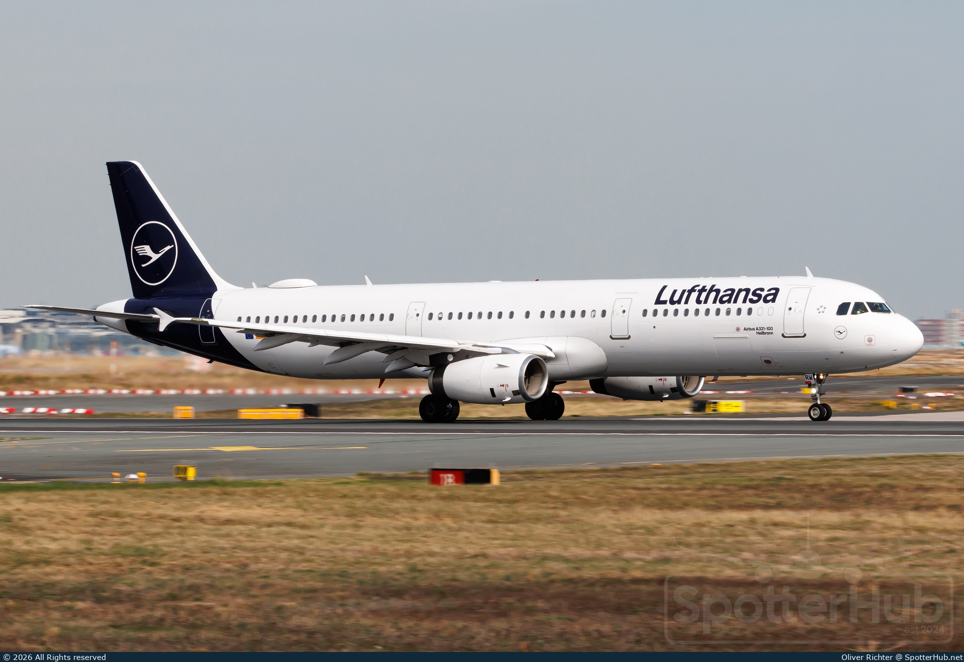 Photo of D-AIRW - Airbus A321-131 operated by Lufthansa