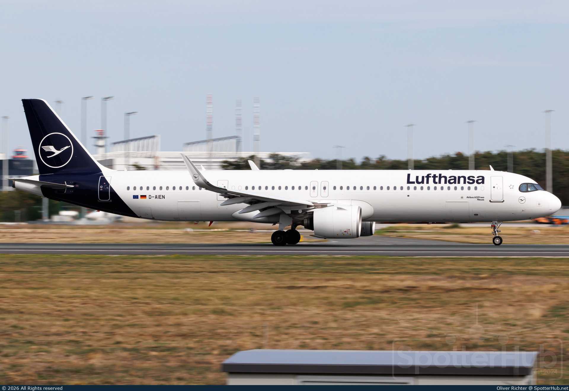 Photo of D-AIEN - Airbus A321-271NX operated by Lufthansa