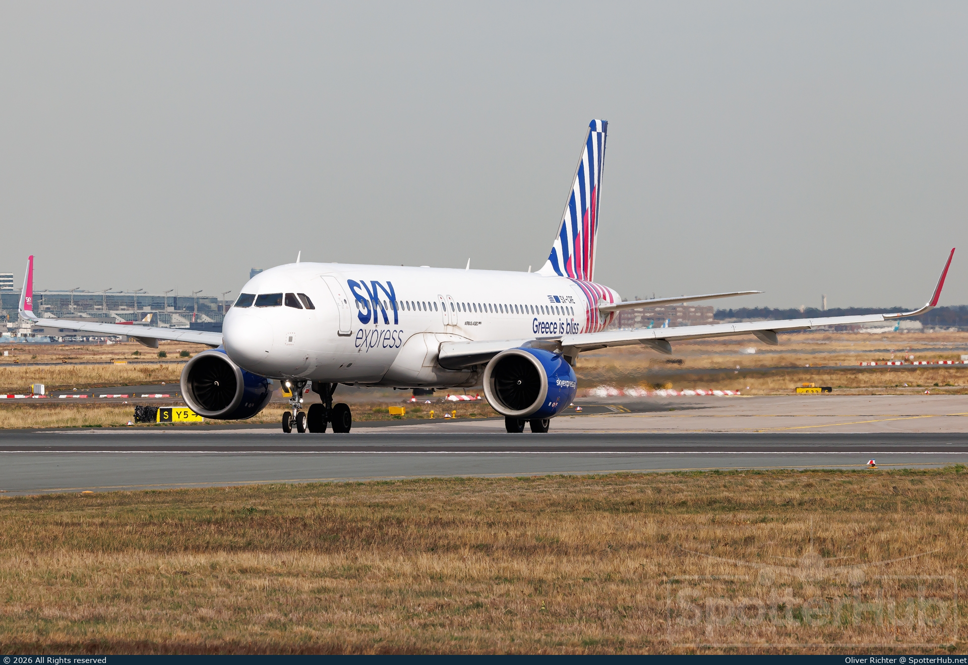 Photo of SX-CRE - Airbus A320-251N operated by Sky Express