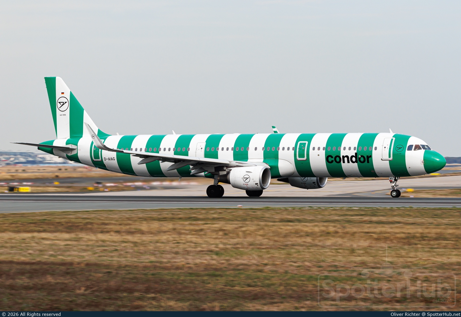 Photo of D-AIAG - Airbus A321-211 operated by Condor
