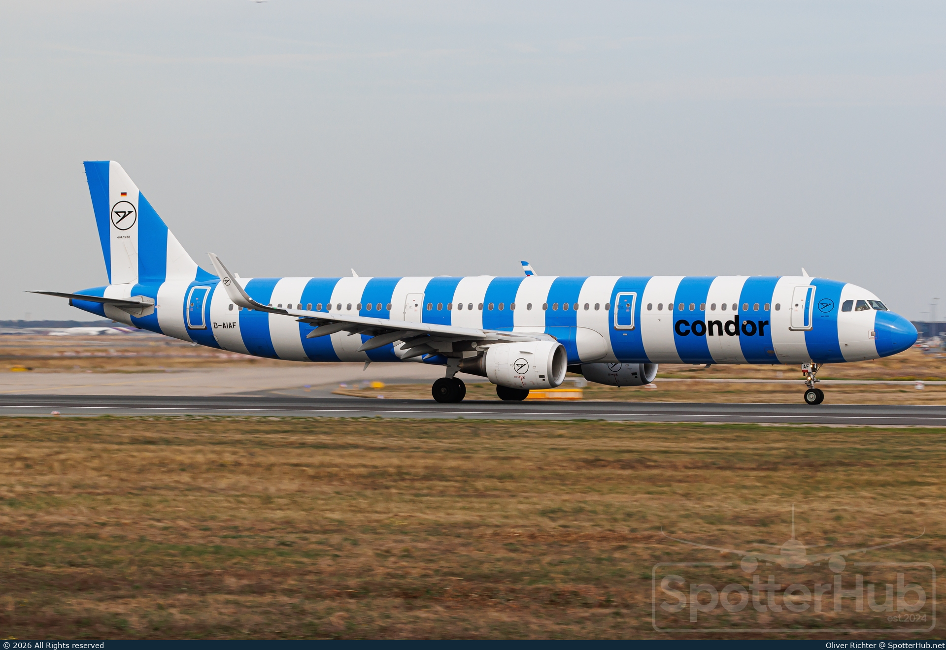 Photo of D-AIAF - Airbus A321-211 operated by Condor