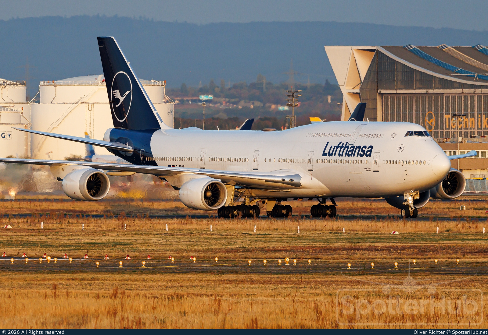 Photo of D-ABYC - Boeing 747-830 operated by Lufthansa