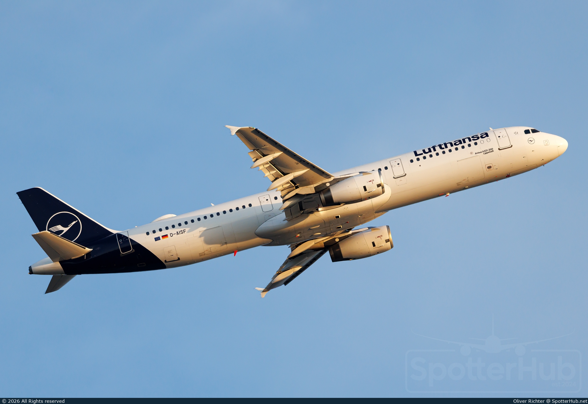 Photo of D-AISF - Airbus A321-231 operated by Lufthansa