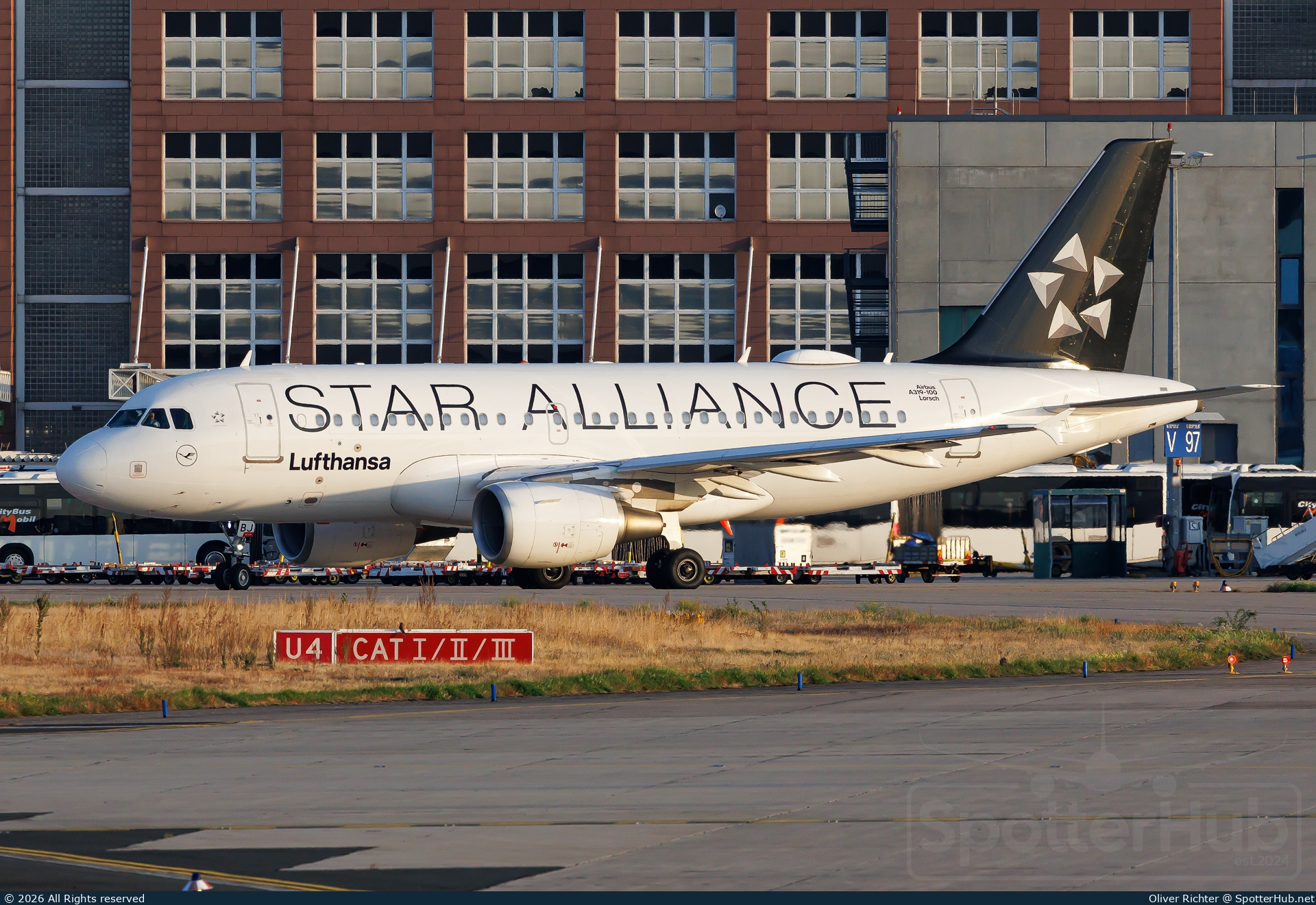 Photo of D-AIBJ - Airbus A319-112 operated by Lufthansa