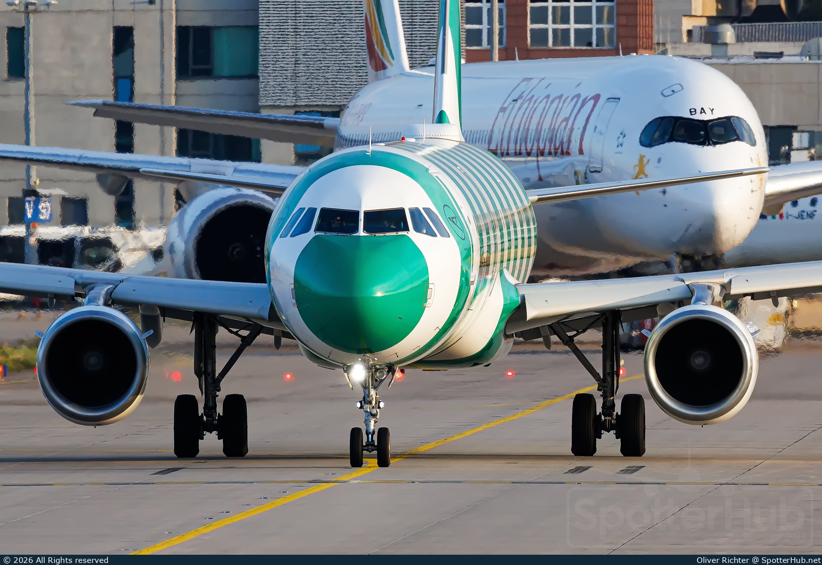 Photo of D-ATCB - Airbus A321-211 operated by Condor