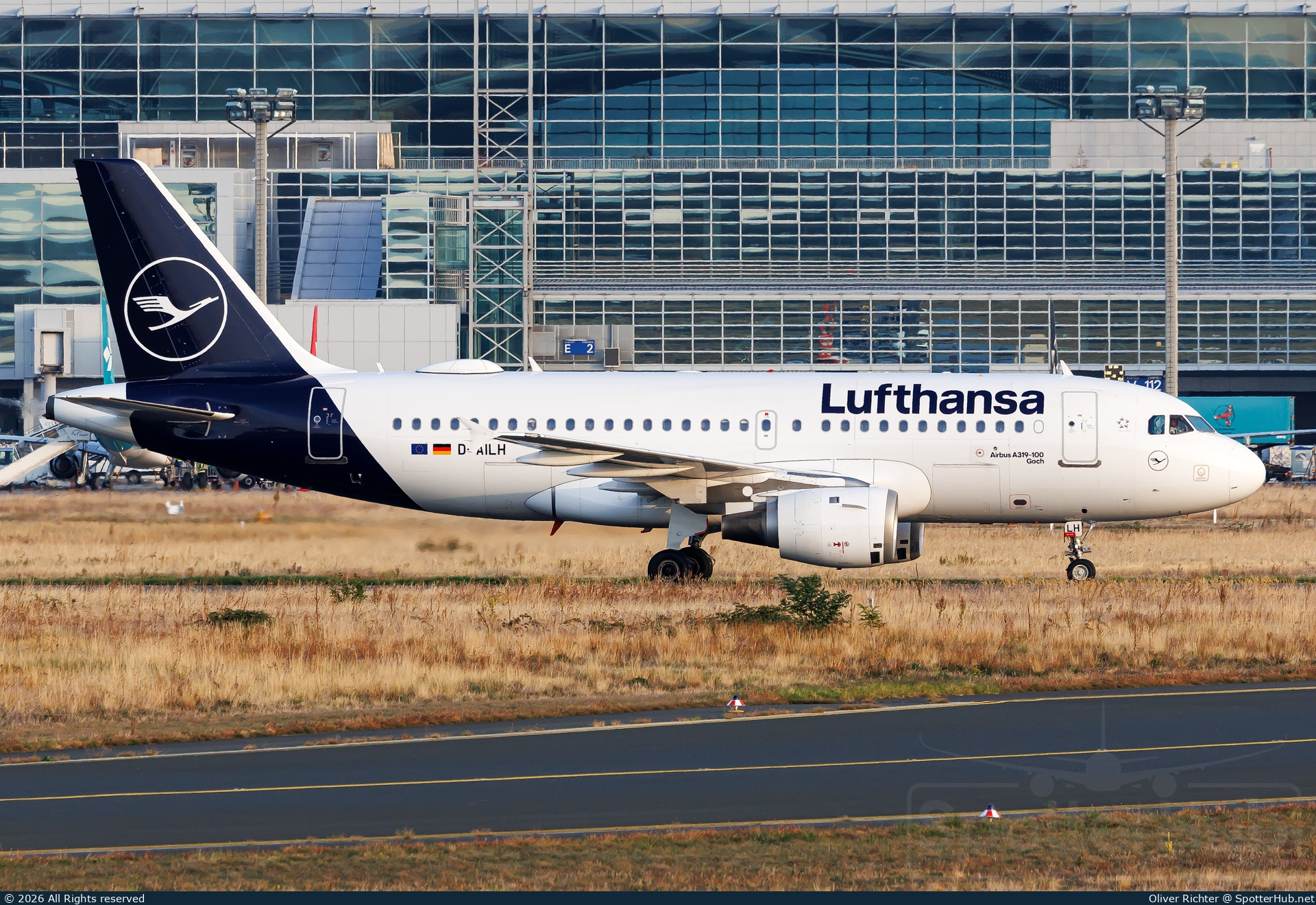 Photo of D-AILH - Airbus A319-114 operated by Lufthansa