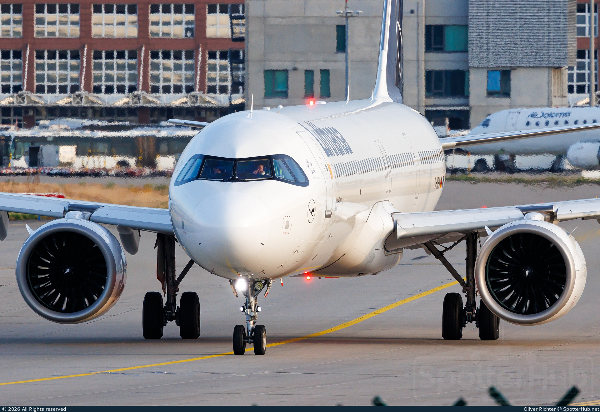 Photo of D-AIEN - Airbus A321-271NX operated by Lufthansa