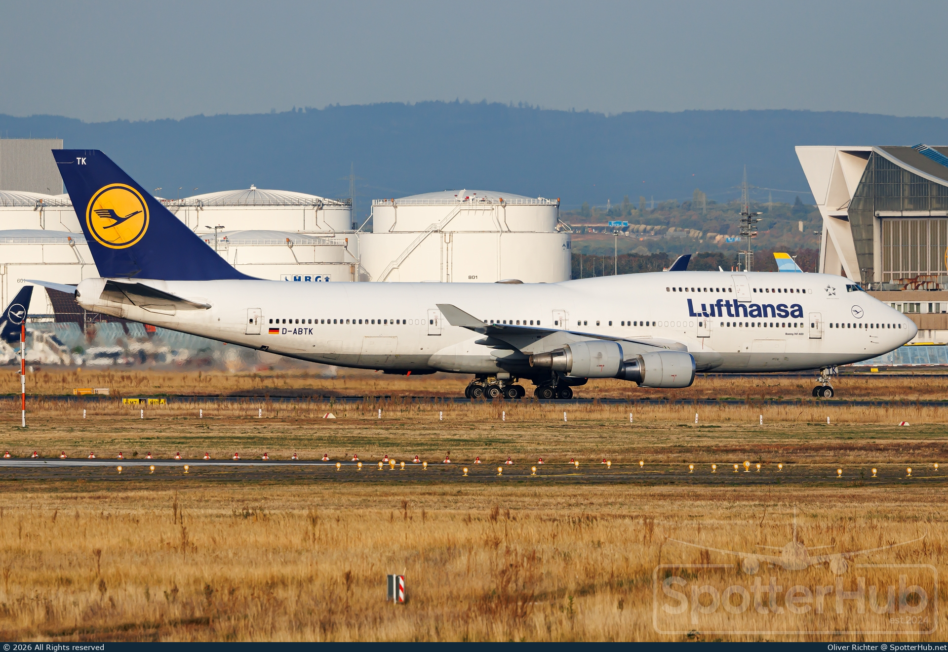 Photo of D-ABTK - Boeing 747-430 operated by Lufthansa
