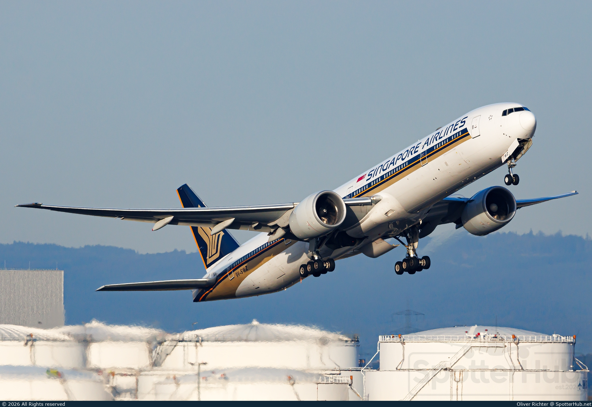 Photo of 9V-SWZ - Boeing 777-312(ER) operated by Singapore Airlines