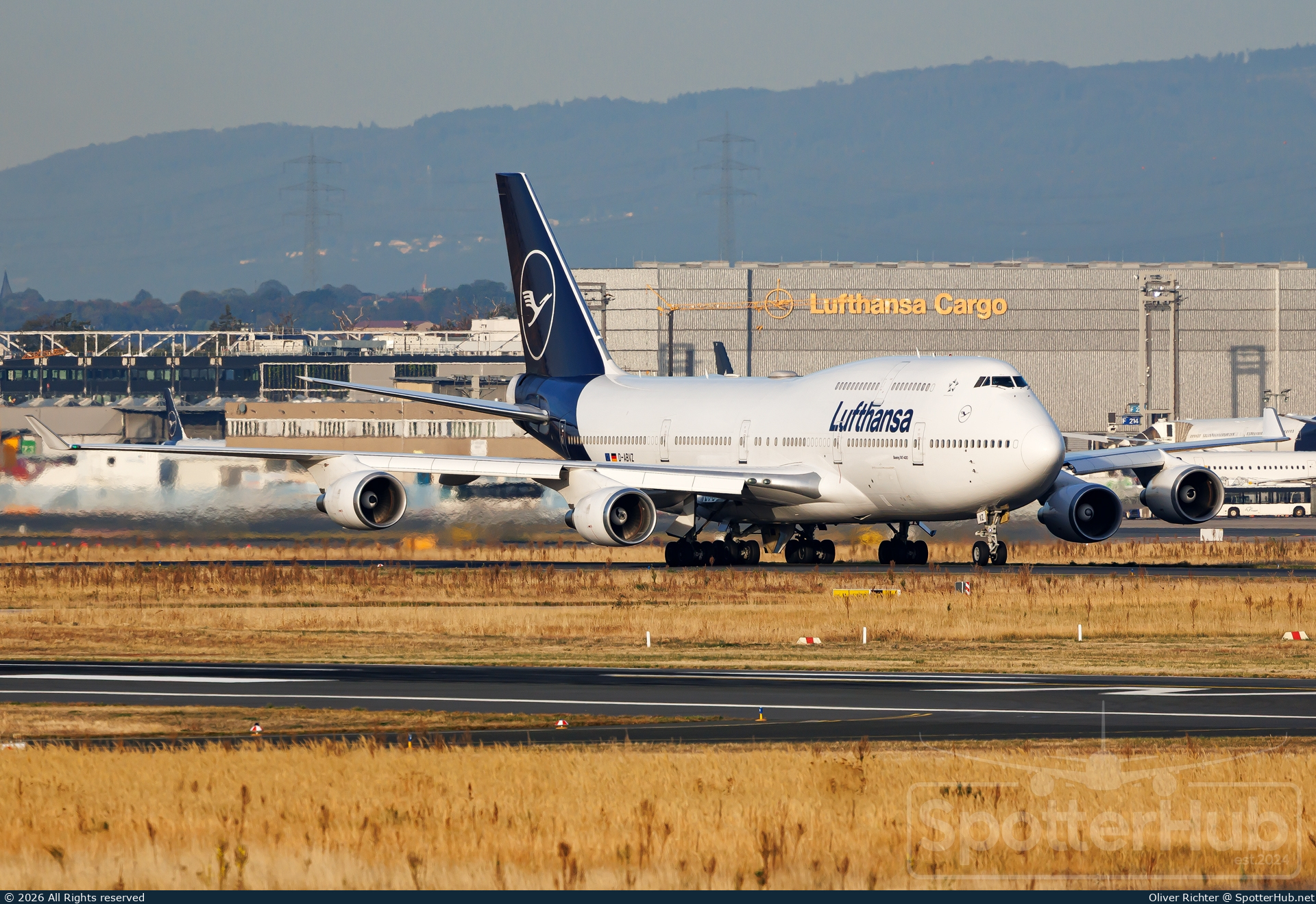 Photo of D-ABVZ - Boeing 747-430 operated by Lufthansa