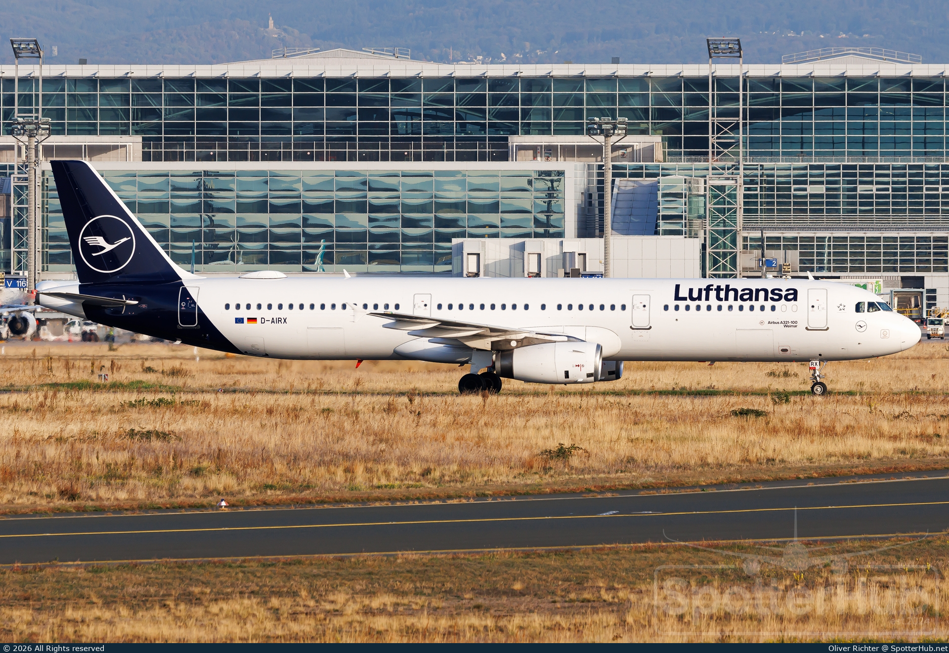 Photo of D-AIRX - Airbus A321-131 operated by Lufthansa