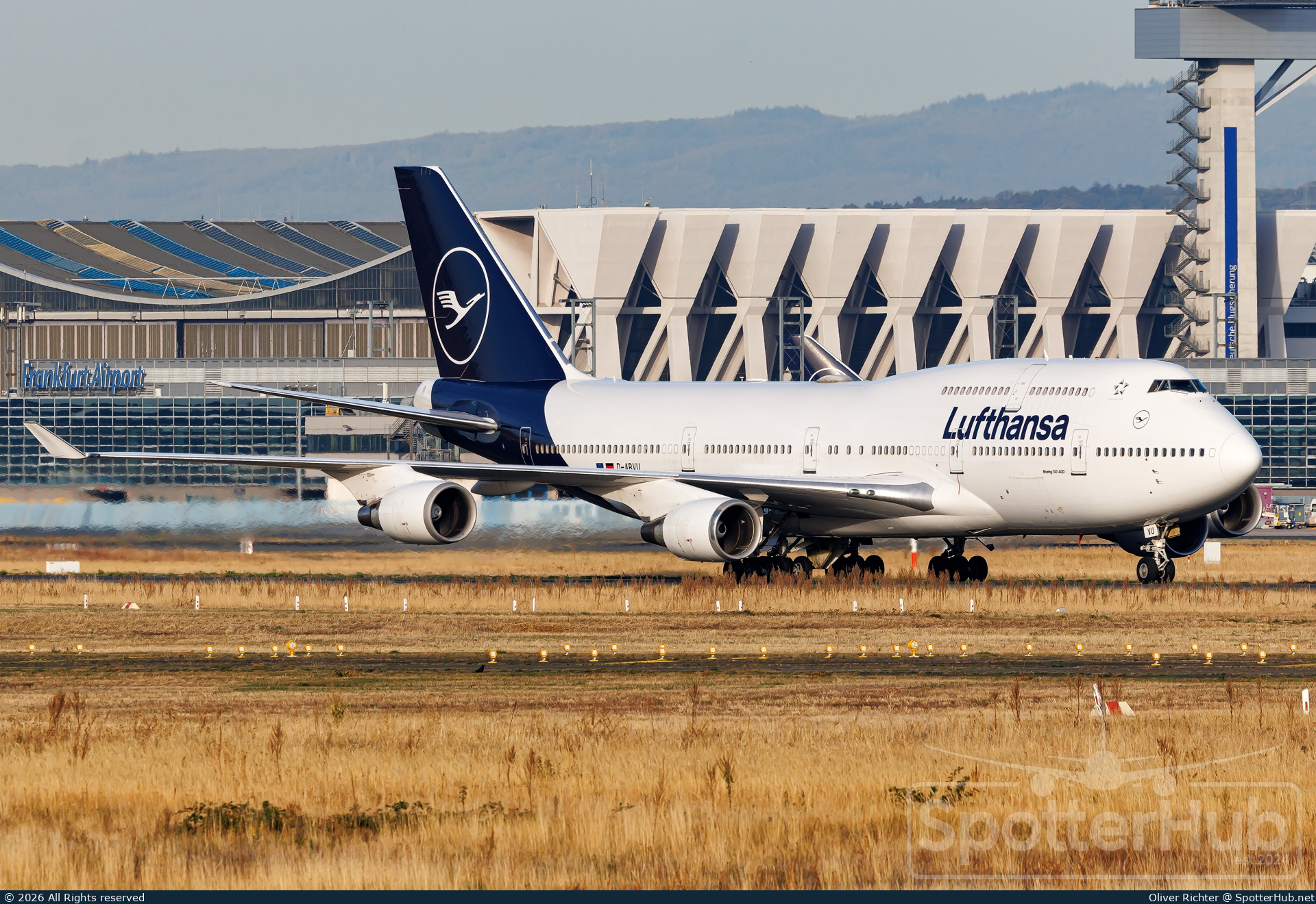 Photo of D-ABVU - Boeing 747-430 operated by Lufthansa