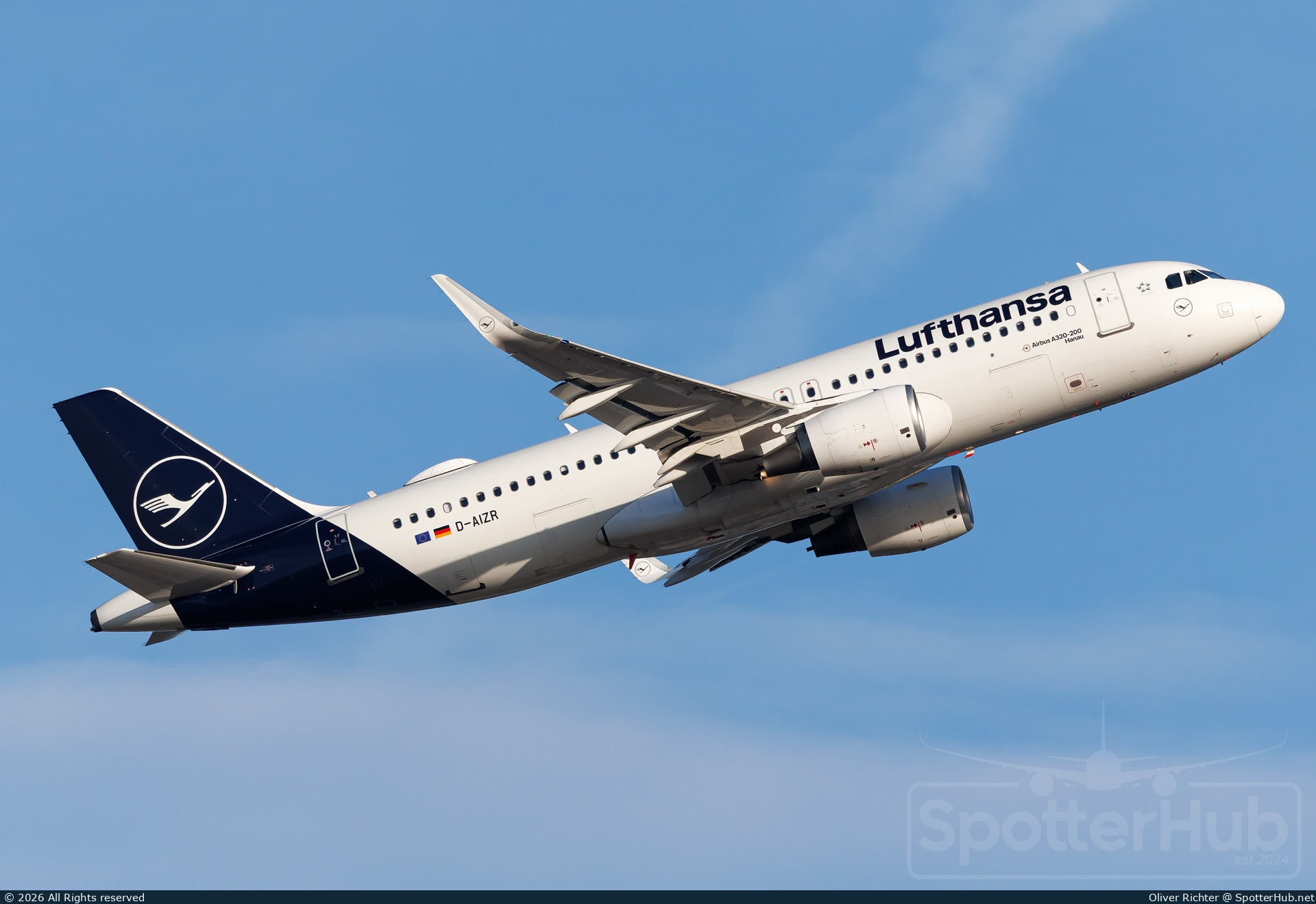 Photo of D-AIZR - Airbus A320-214 operated by Lufthansa