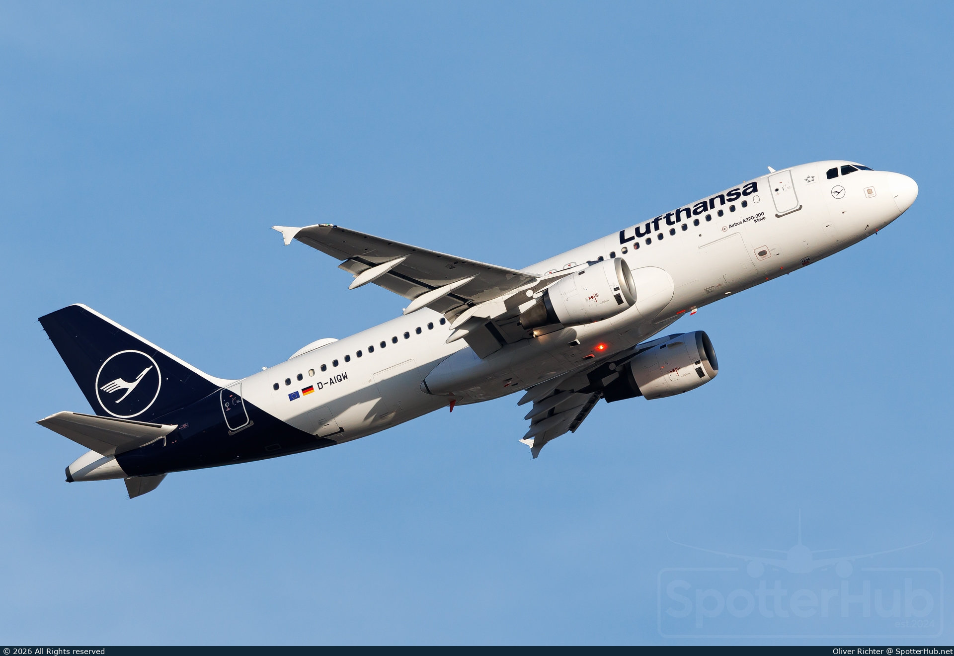 Photo of D-AIQW - Airbus A320-211 operated by Lufthansa