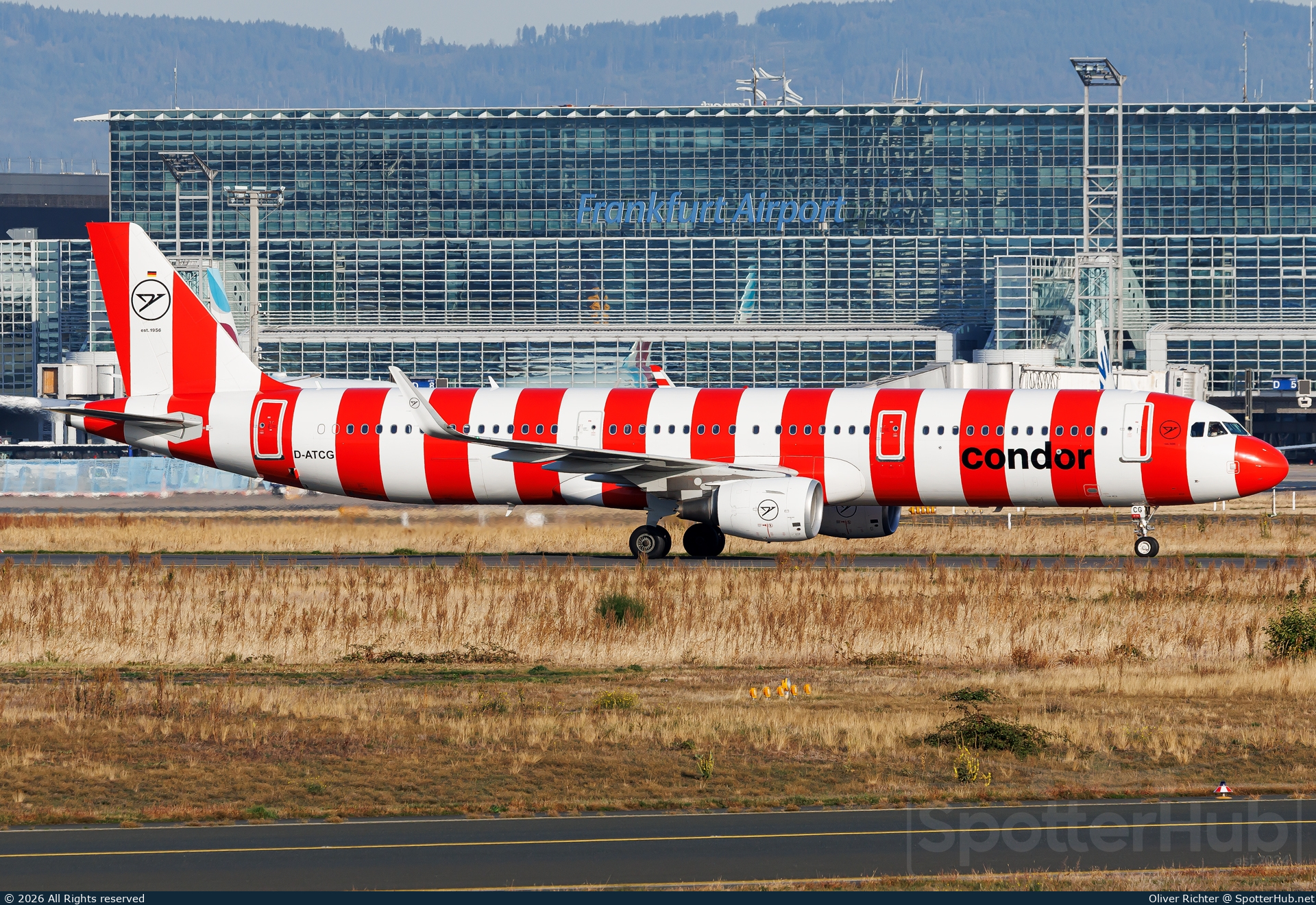 Photo of D-ATCG - Airbus A321-211 operated by Condor