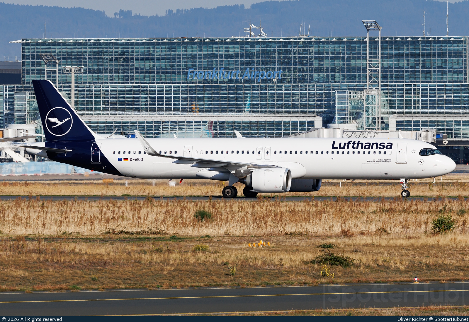 Photo of D-AIOD - Airbus A321-251NX operated by Lufthansa