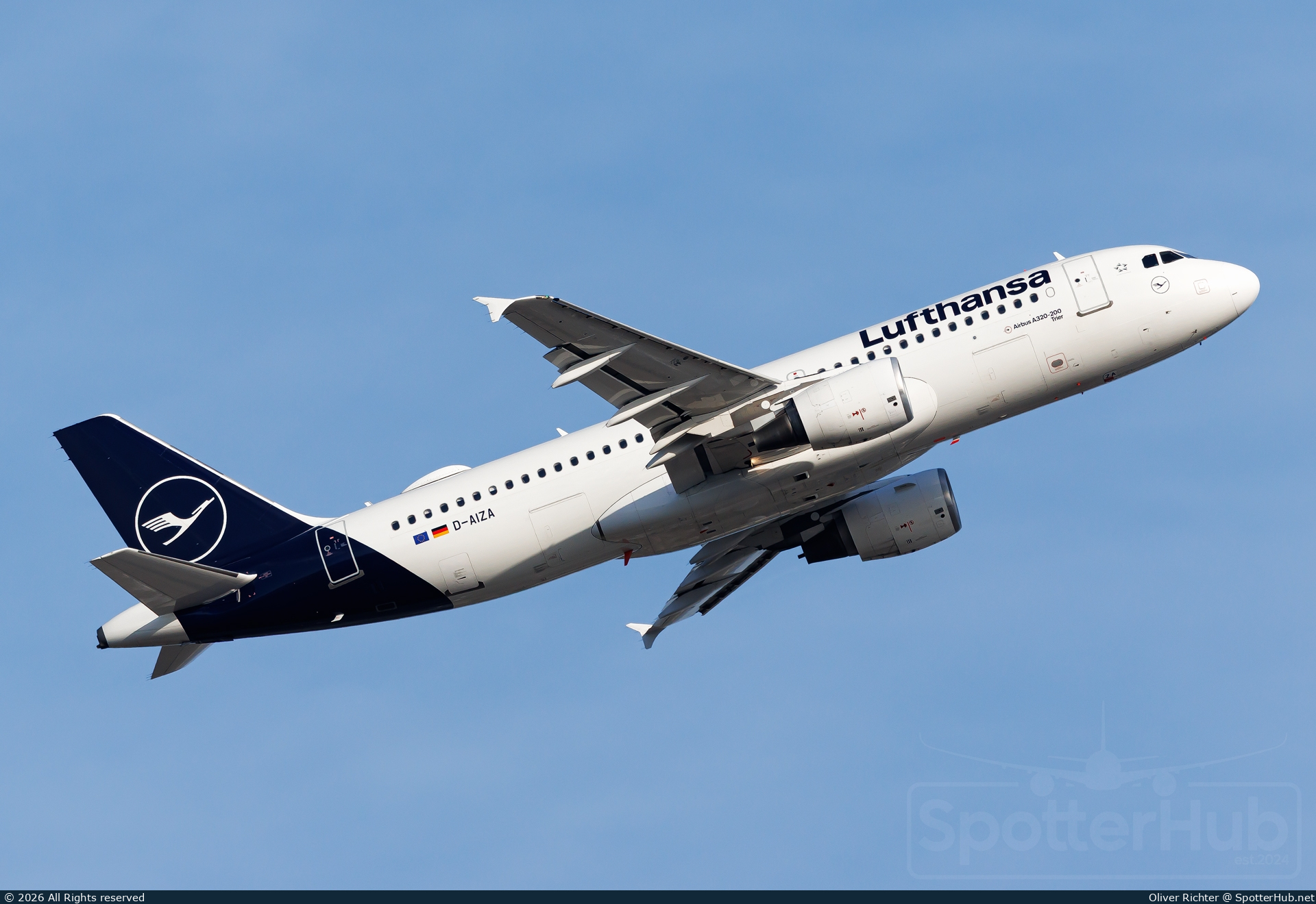 Photo of D-AIZA - Airbus A320-214 operated by Lufthansa