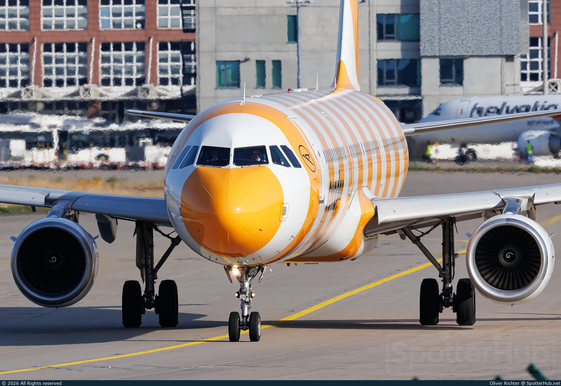 Photo of D-AIAS - Airbus A321-211 operated by Condor