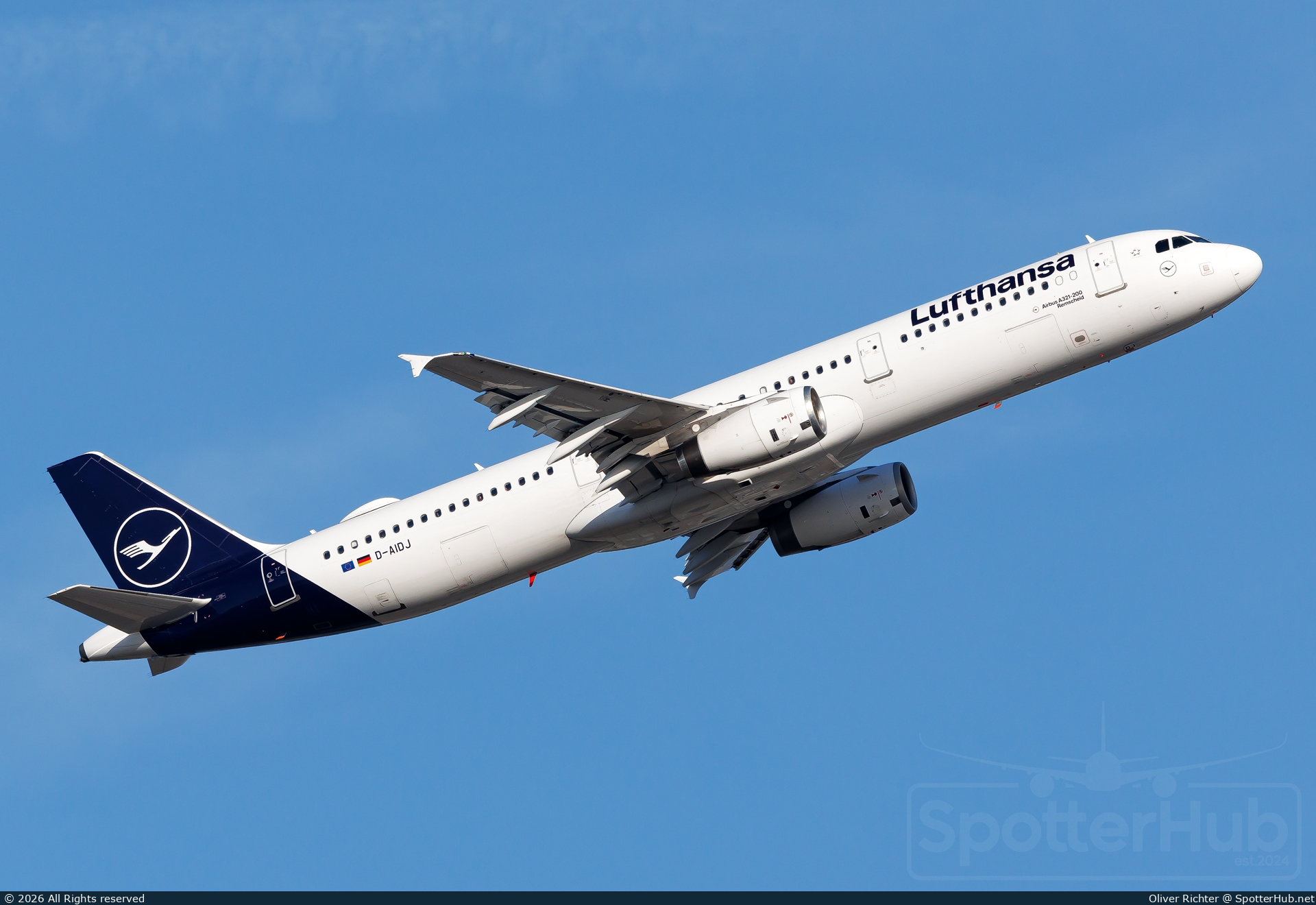 Photo of D-AIDJ - Airbus A321-231 operated by Lufthansa