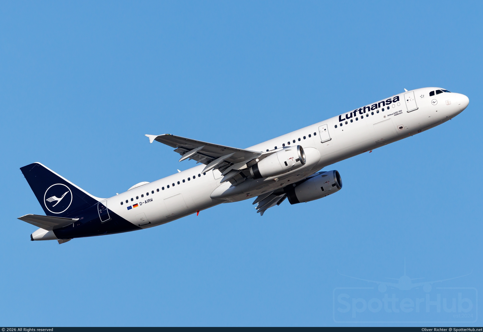 Photo of D-AIRW - Airbus A321-131 operated by Lufthansa
