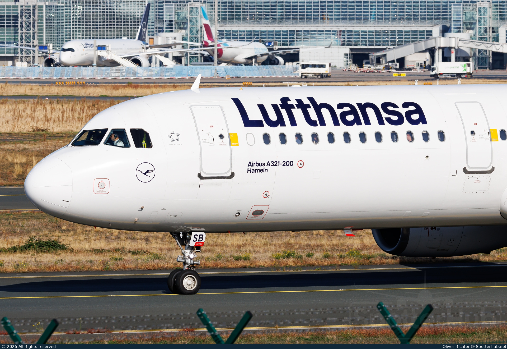 Photo of D-AISB - Airbus A321-231 operated by Lufthansa
