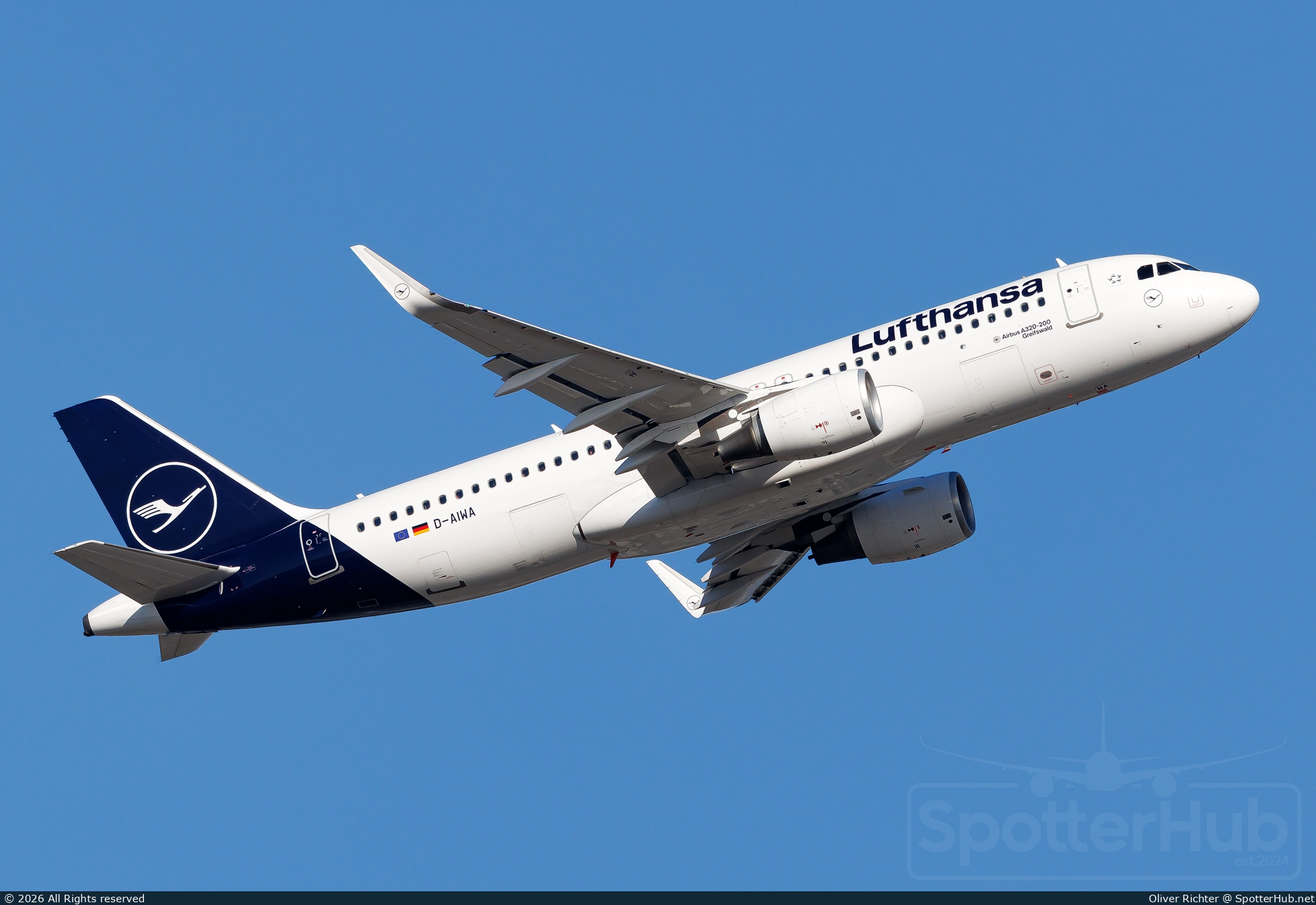 Photo of D-AIWA - Airbus A320-214 operated by Lufthansa