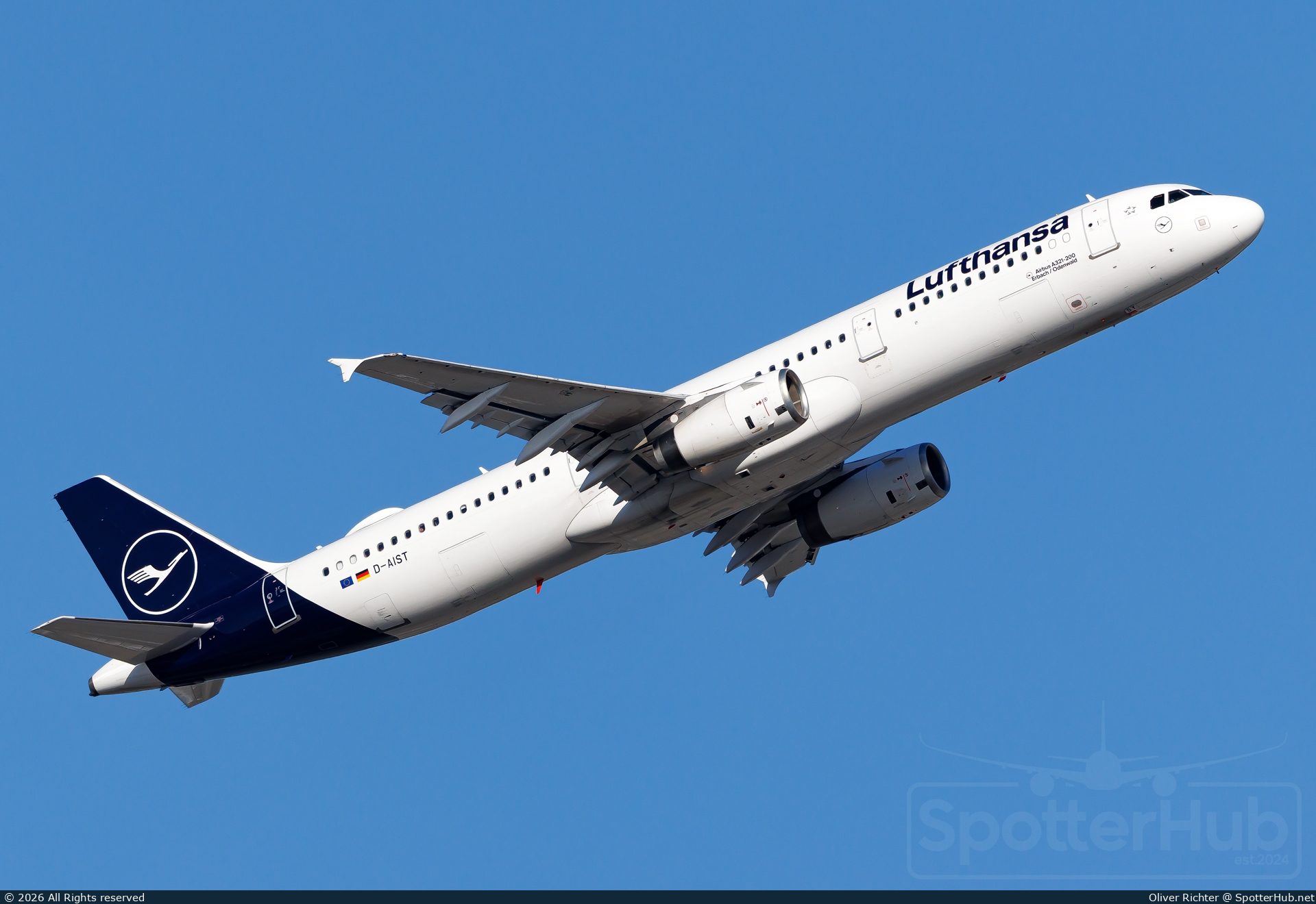 Photo of D-AIST - Airbus A321-231 operated by Lufthansa
