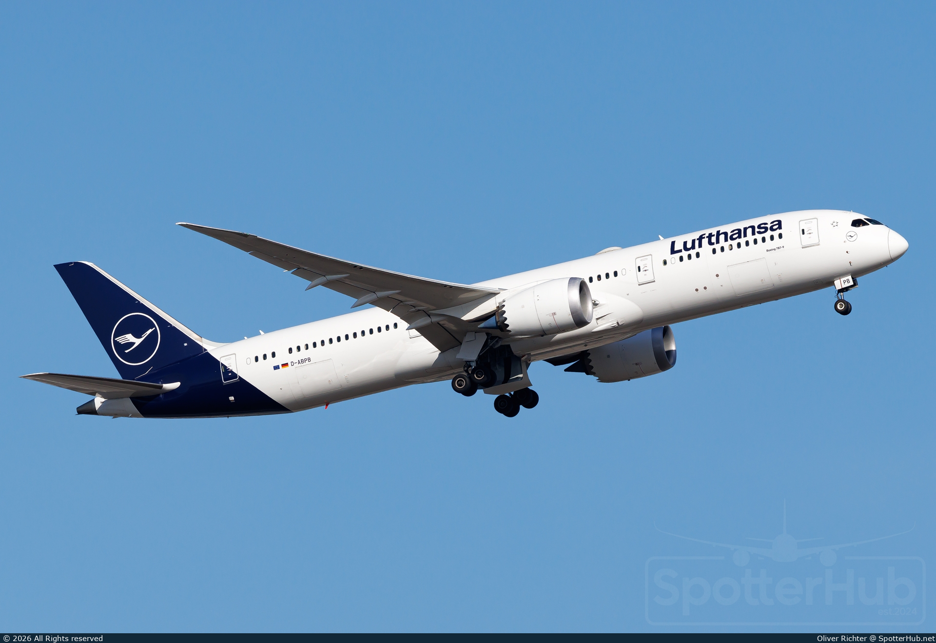 Photo of D-ABPB - Boeing 787-9 Dreamliner operated by Lufthansa