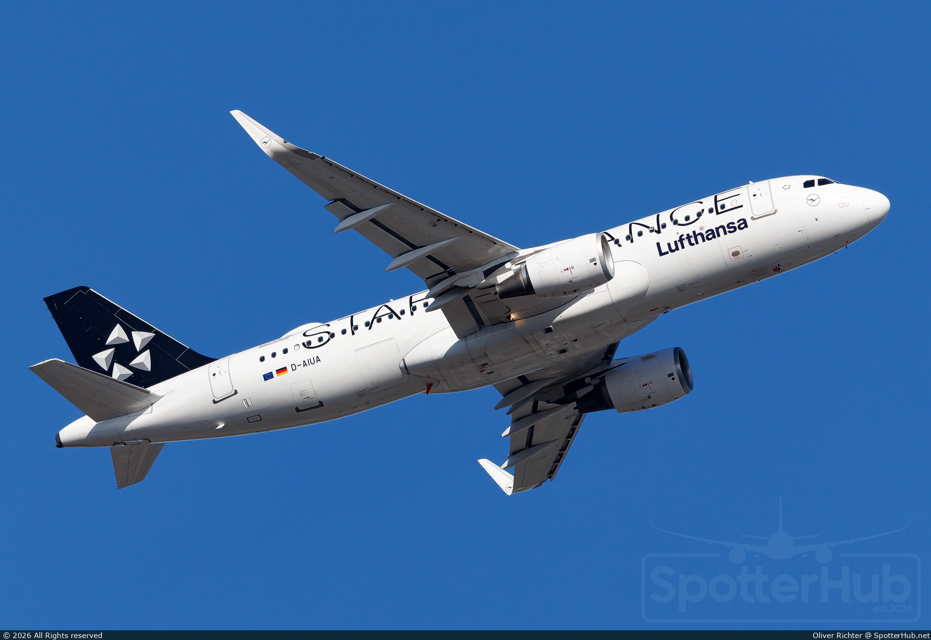 Photo of D-AIUA - Airbus A320-214 operated by Lufthansa