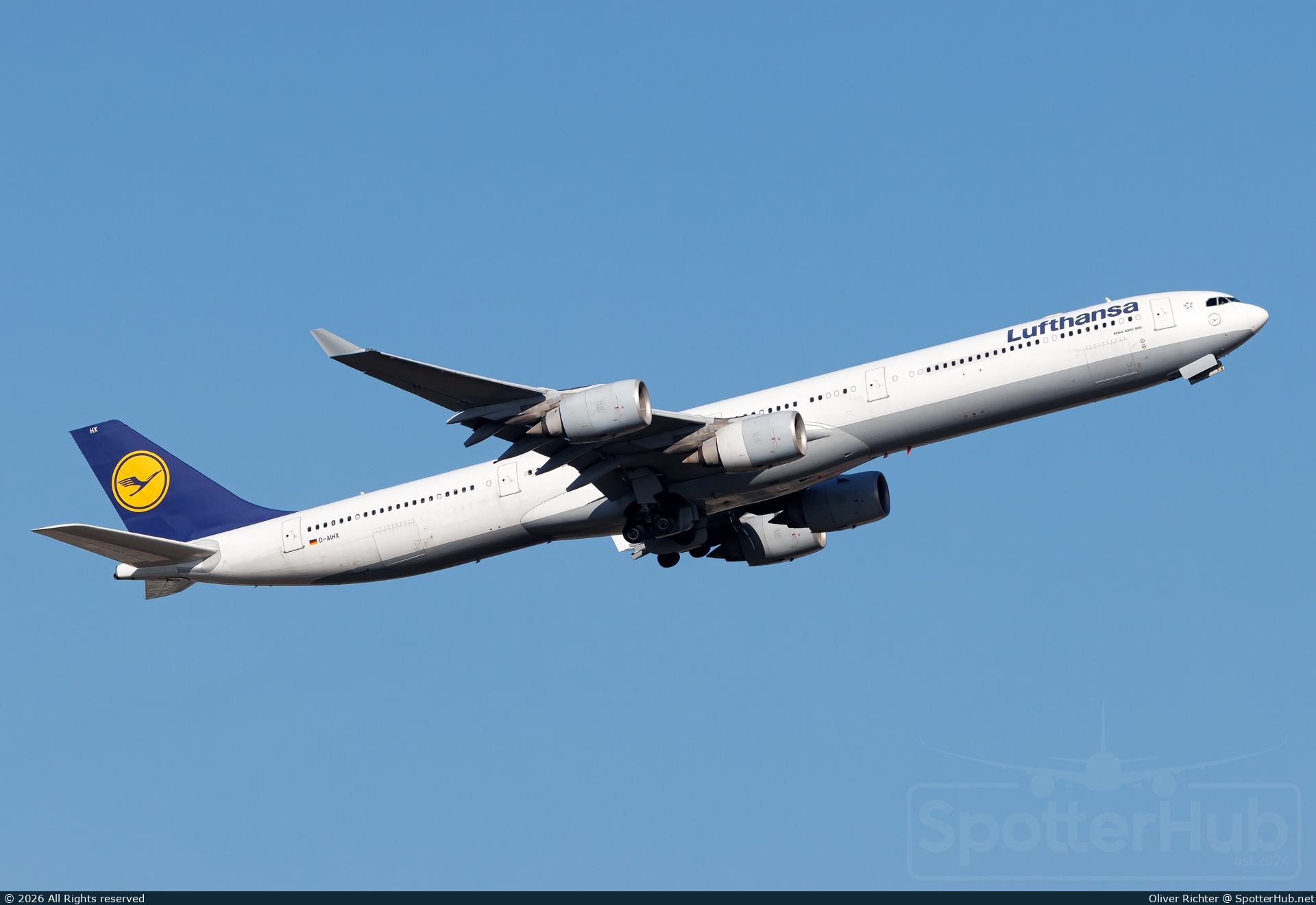 Photo of D-AIHX - Airbus A340-642 operated by Lufthansa