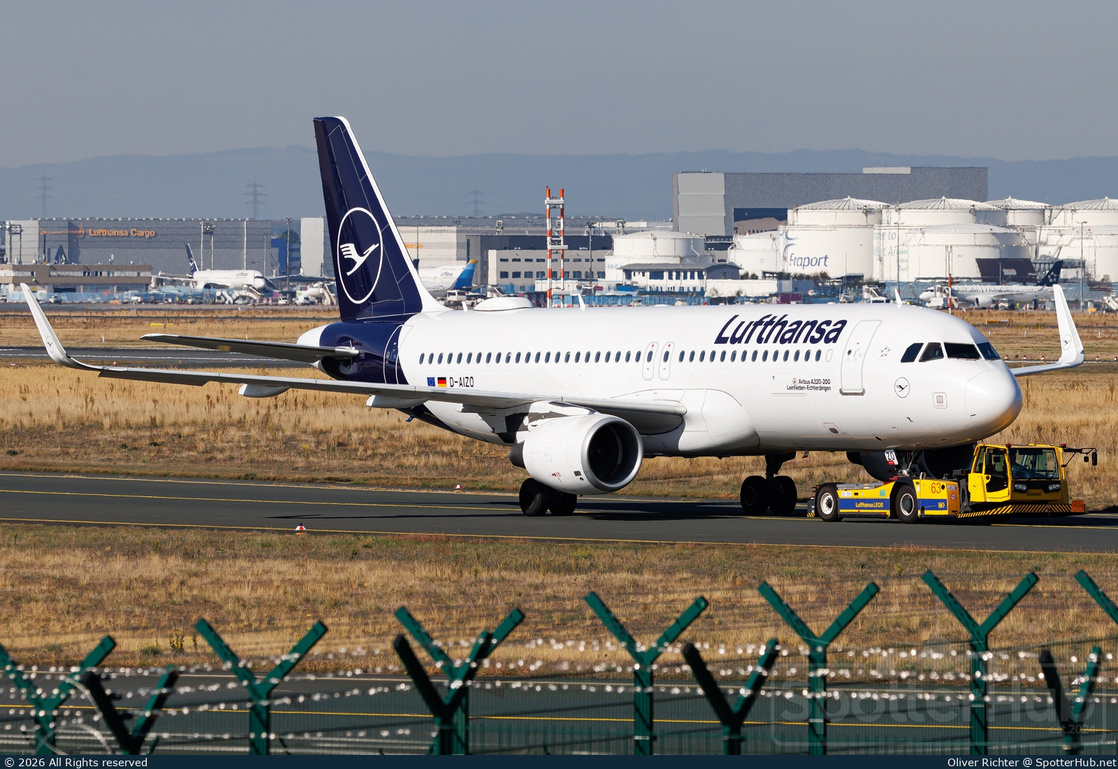 Photo of D-AIZO - Airbus A320-214 operated by Lufthansa