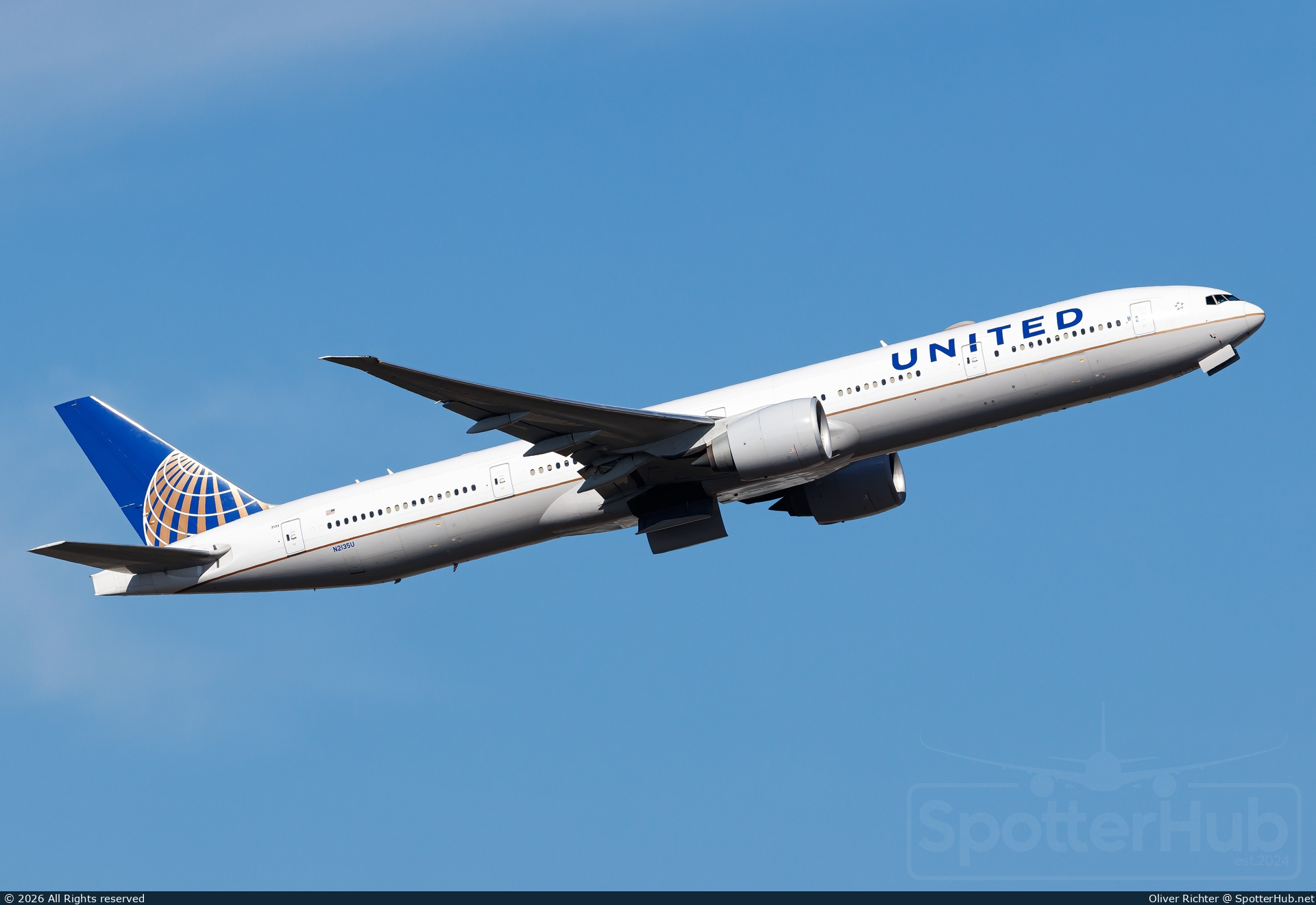 Photo of N2135U - Boeing 777-322(ER) operated by United Airlines