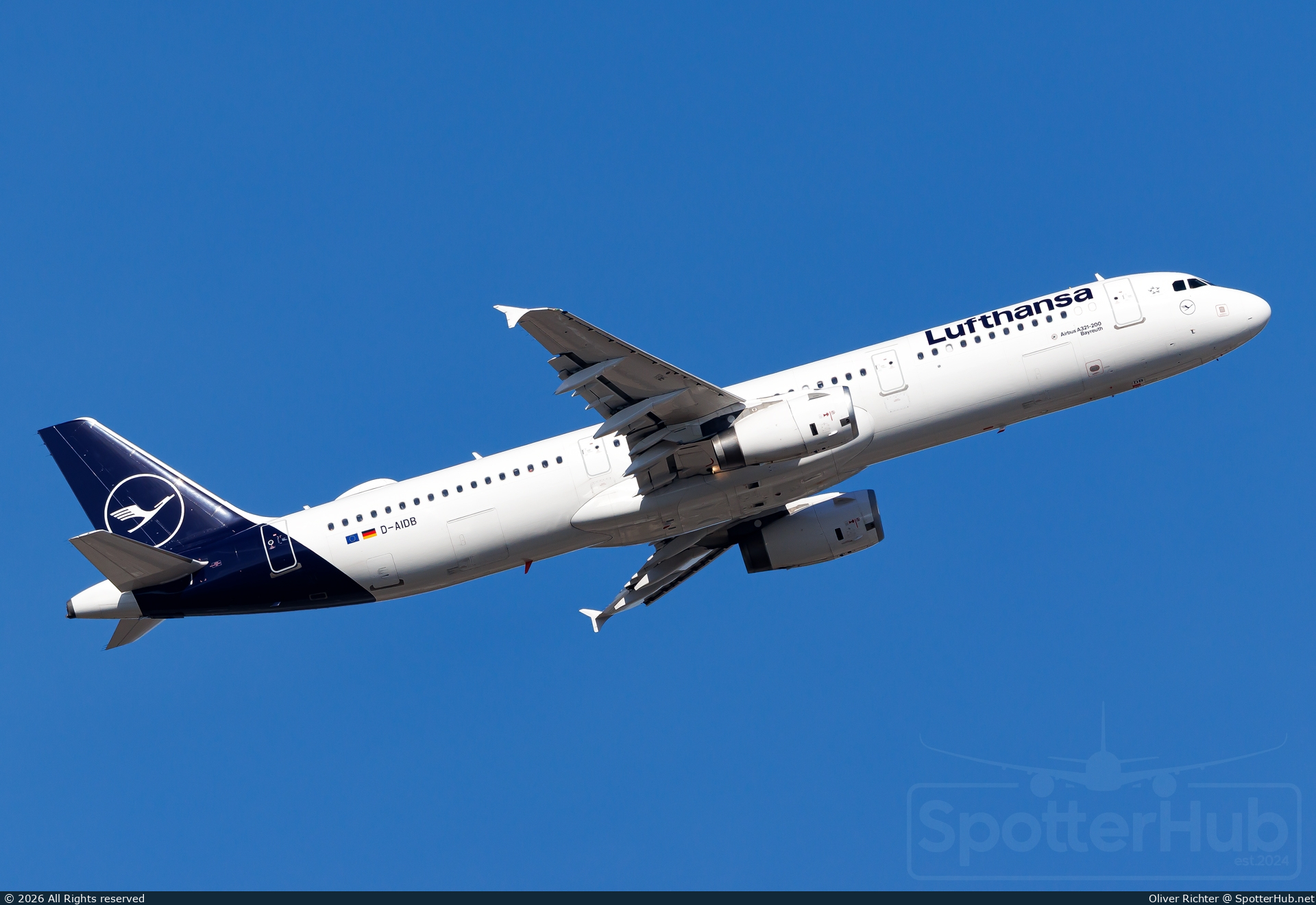 Photo of D-AIDB - Airbus A321-231 operated by Lufthansa
