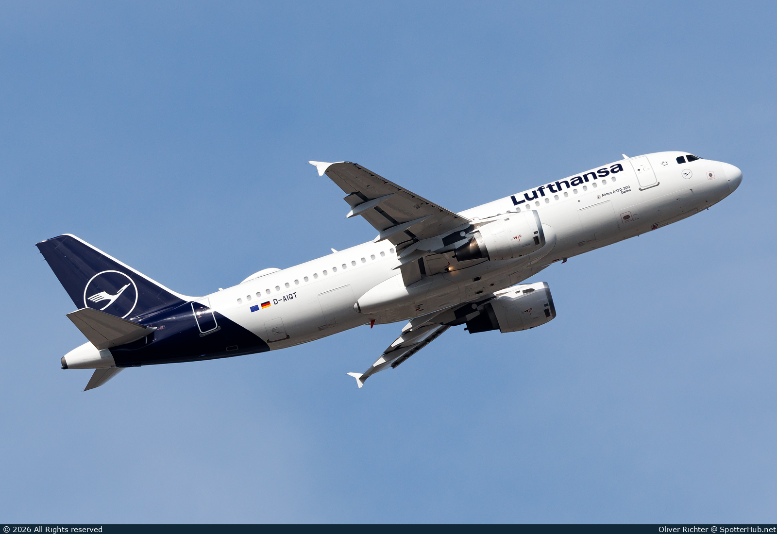 Photo of D-AIQT - Airbus A320-211 operated by Lufthansa