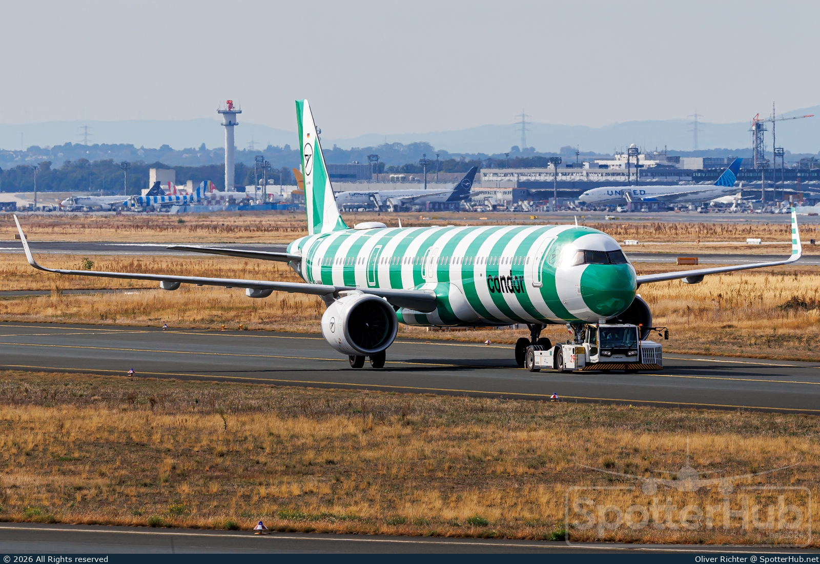 Photo of D-ANMW - Airbus A321-271NX operated by Condor
