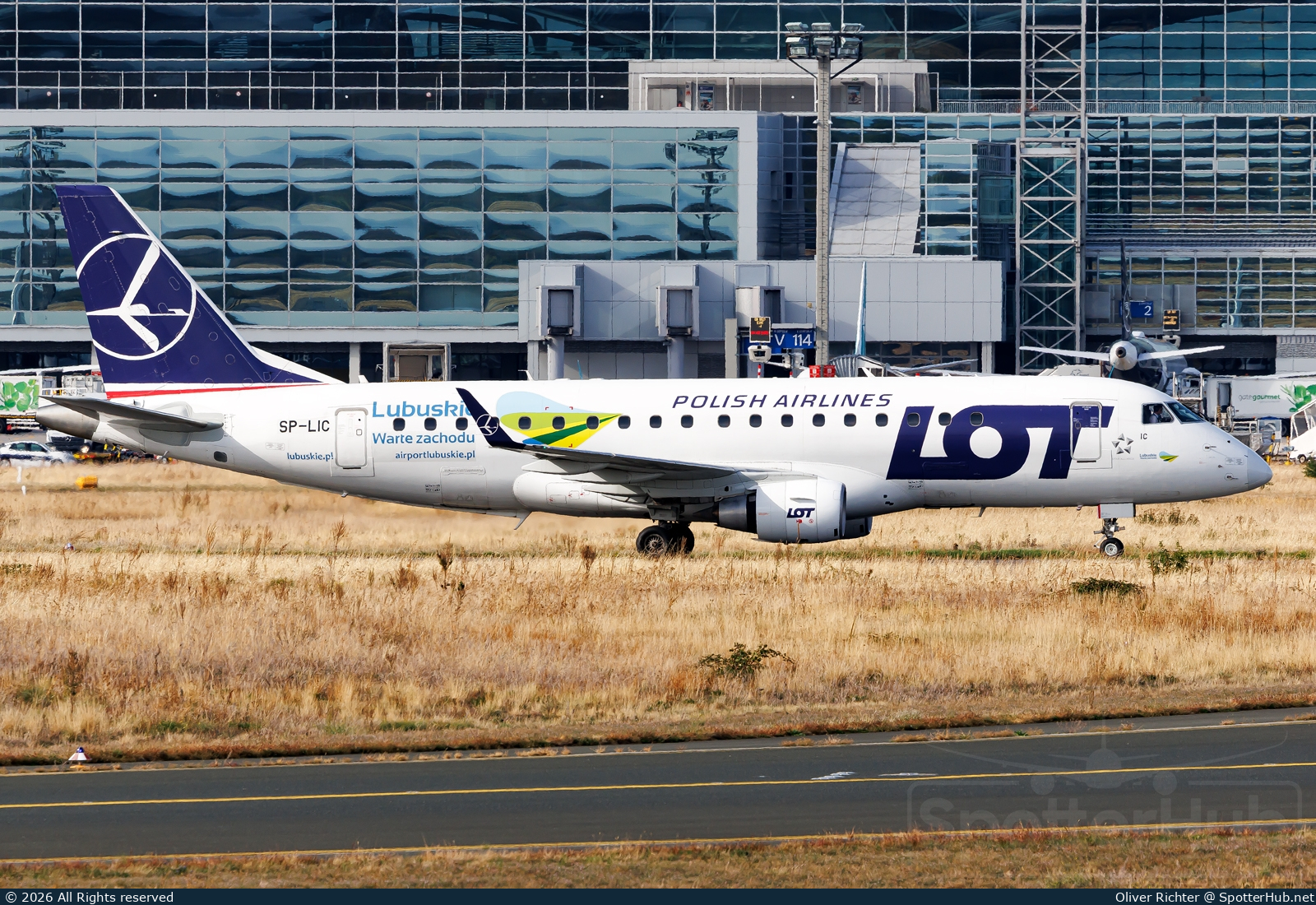 Photo of SP-LIC - Embraer ERJ-175STD operated by LOT Polish Airlines